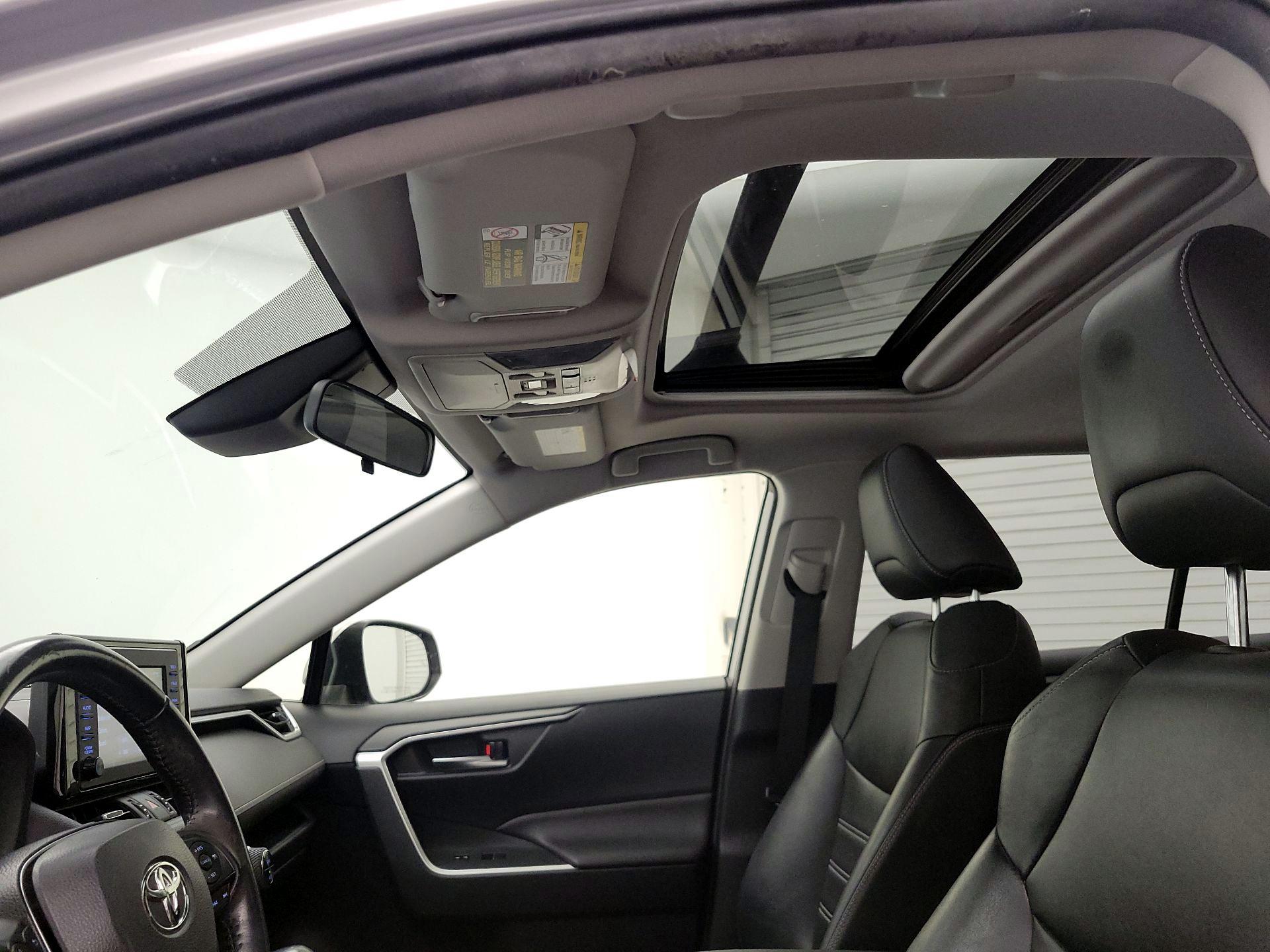 Thumbnail: 2019 Toyota RAV4 - 19