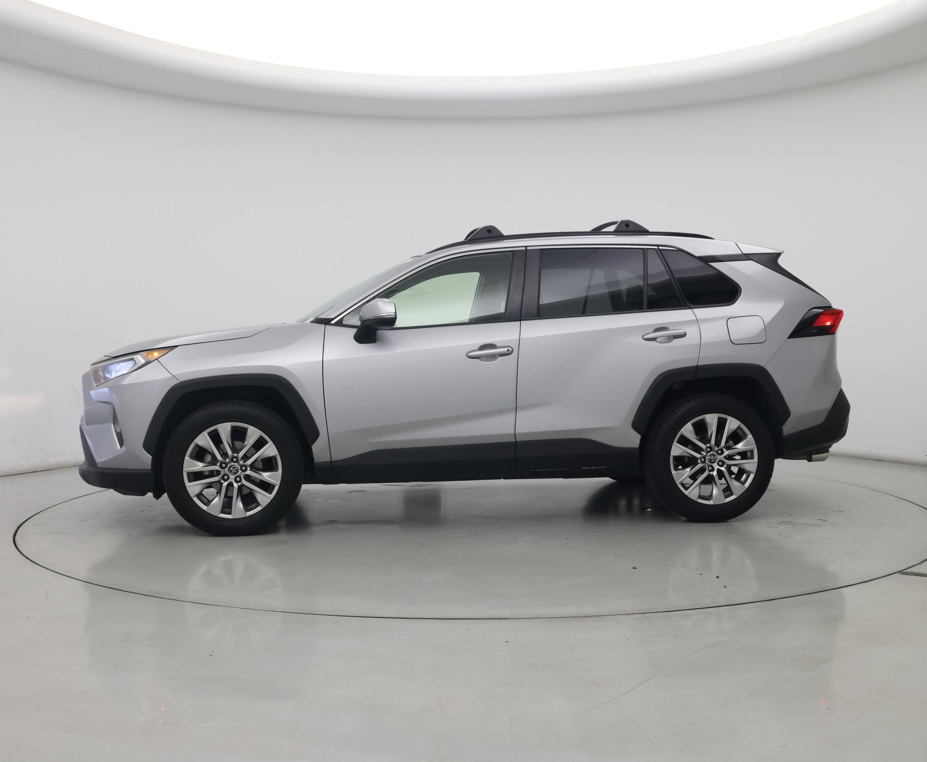 Thumbnail: 2019 Toyota RAV4 - 3