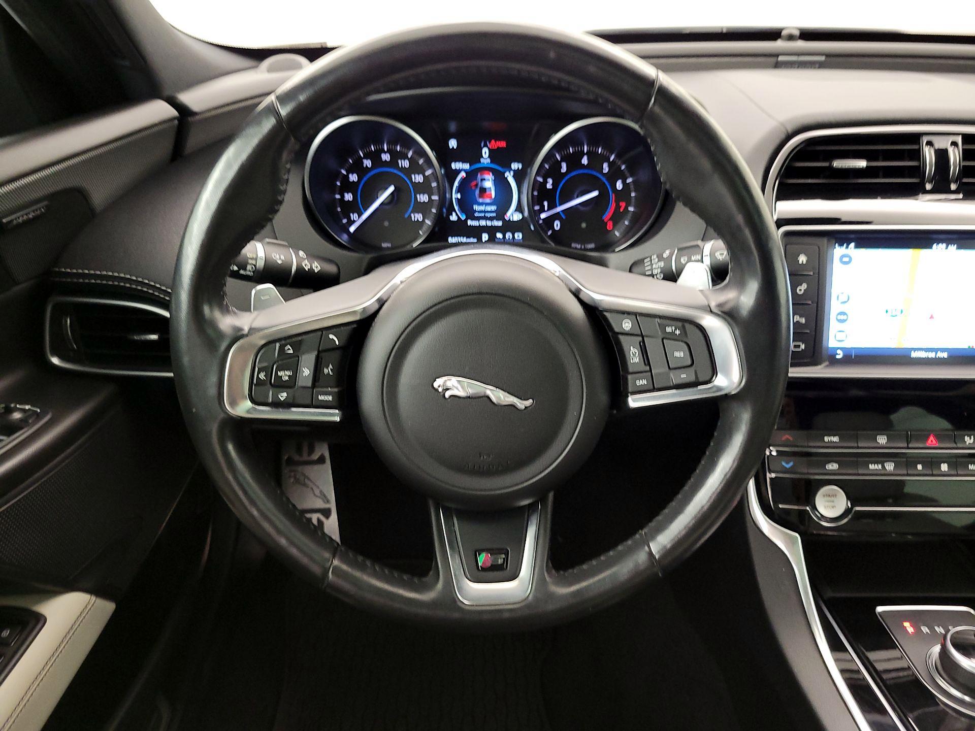 Thumbnail: 2018 Jaguar XE - 10