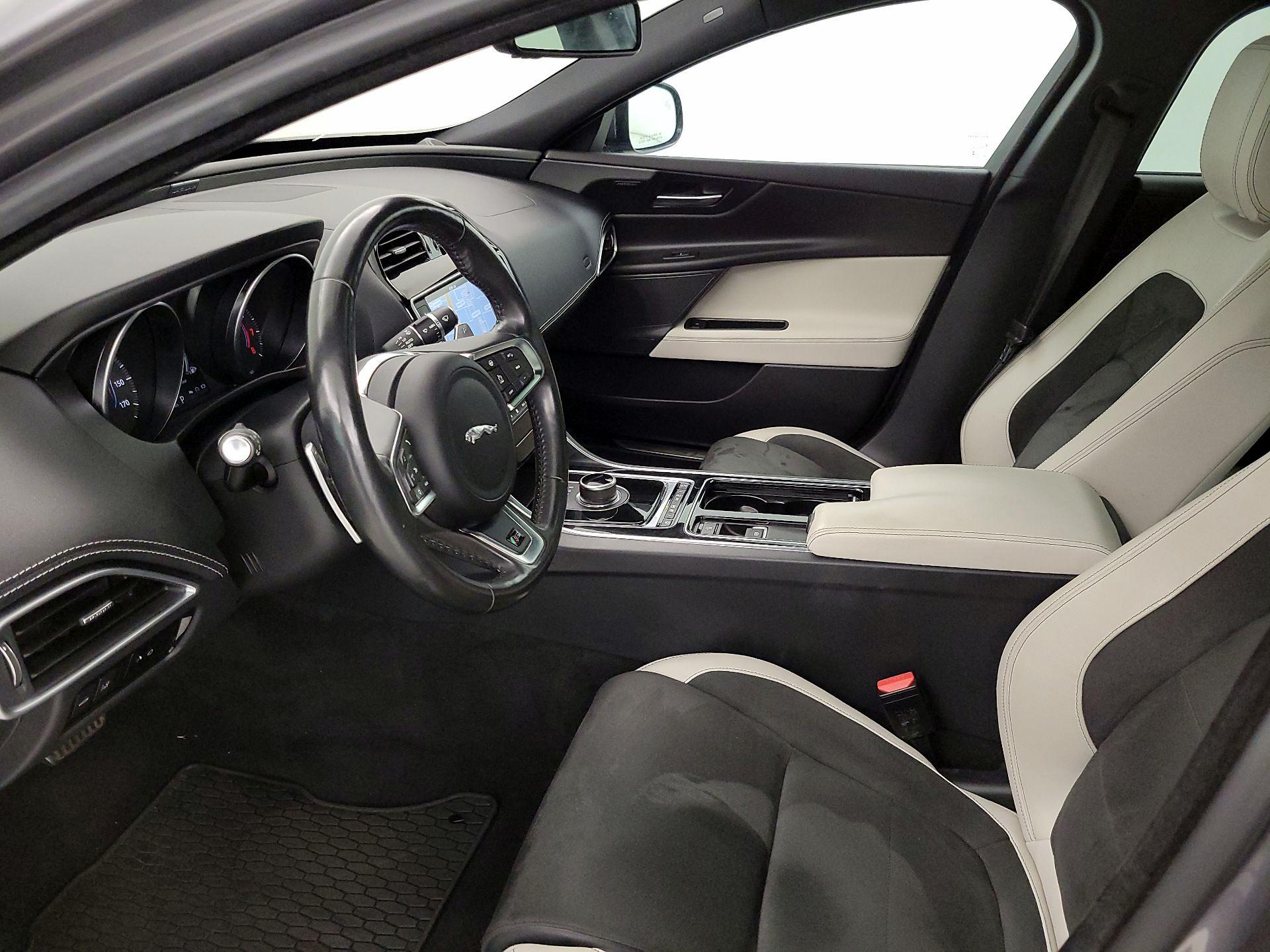 Thumbnail: 2018 Jaguar XE - 11