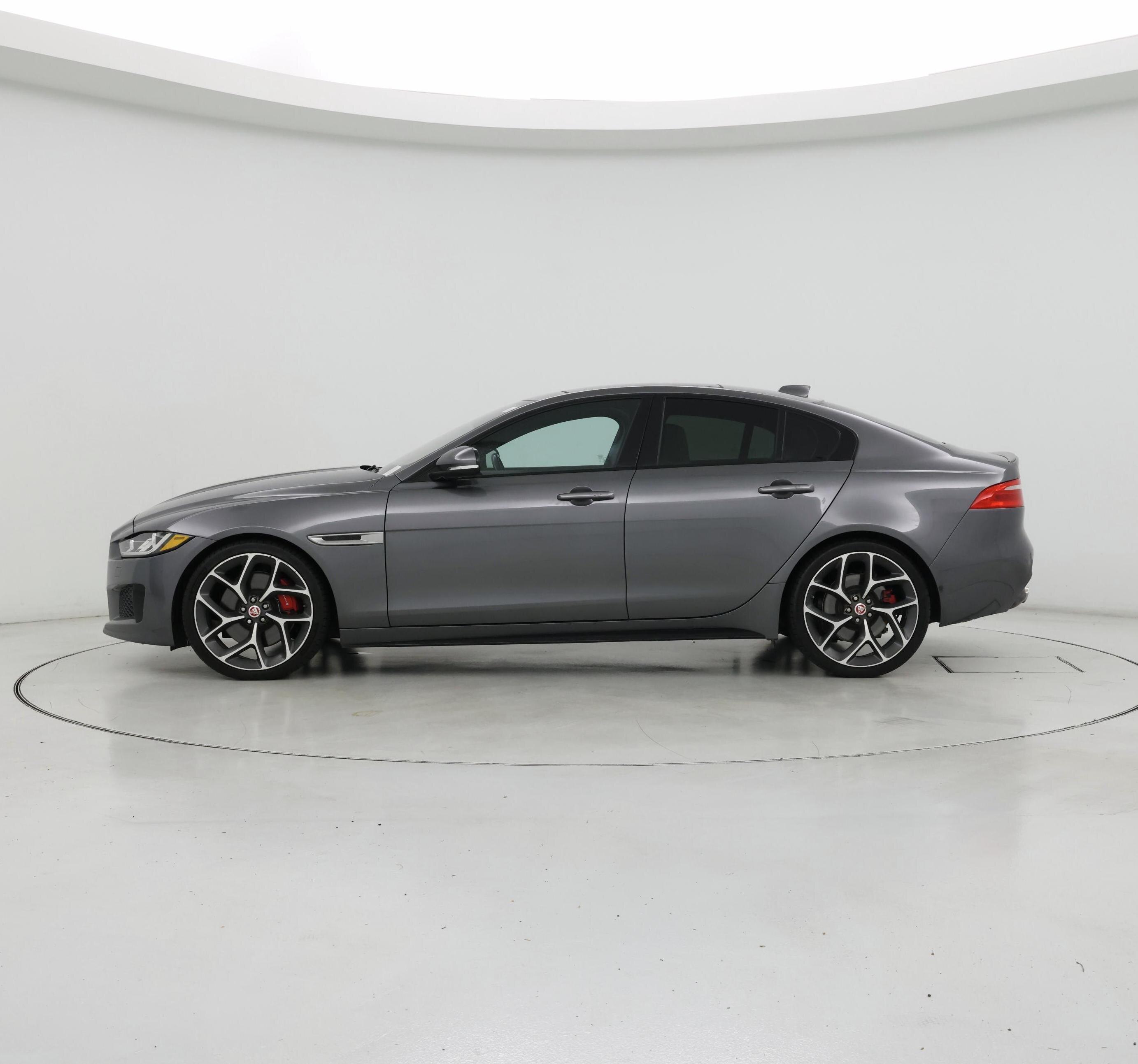 Thumbnail: 2018 Jaguar XE - 3