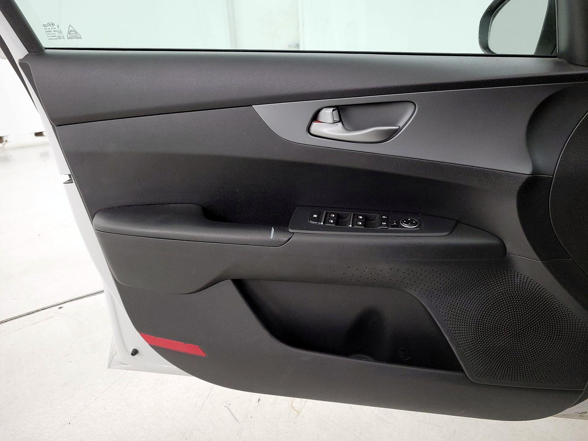 Thumbnail: 2020 Kia Forte - 12
