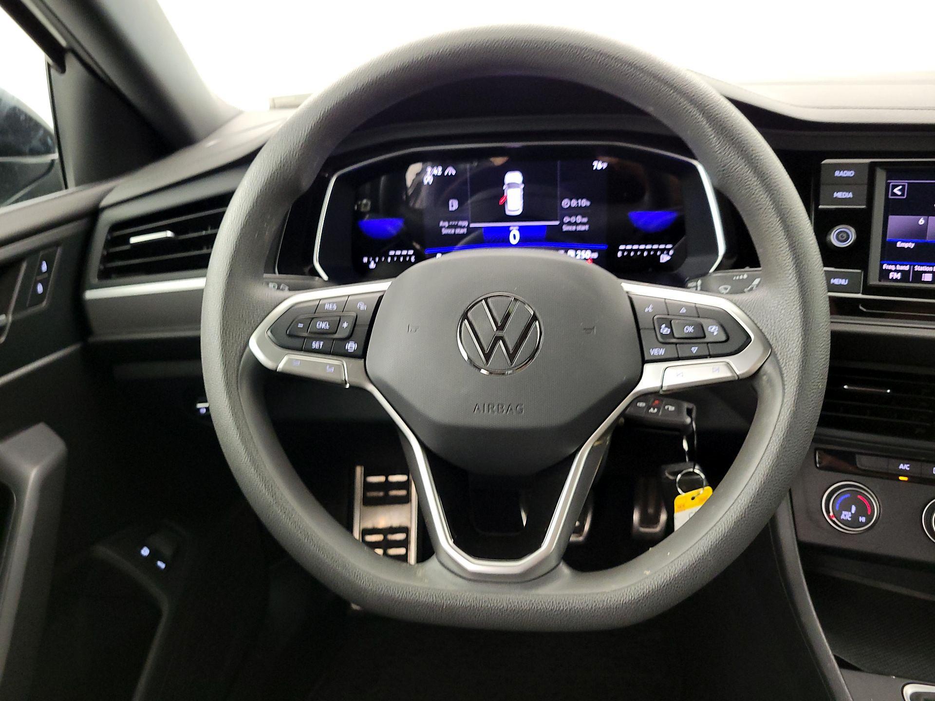 Thumbnail: 2023 Volkswagen Jetta - 10