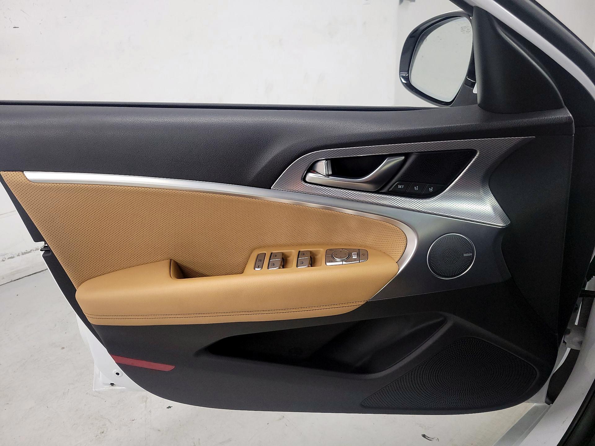Thumbnail: 2022 Genesis G70 - 12