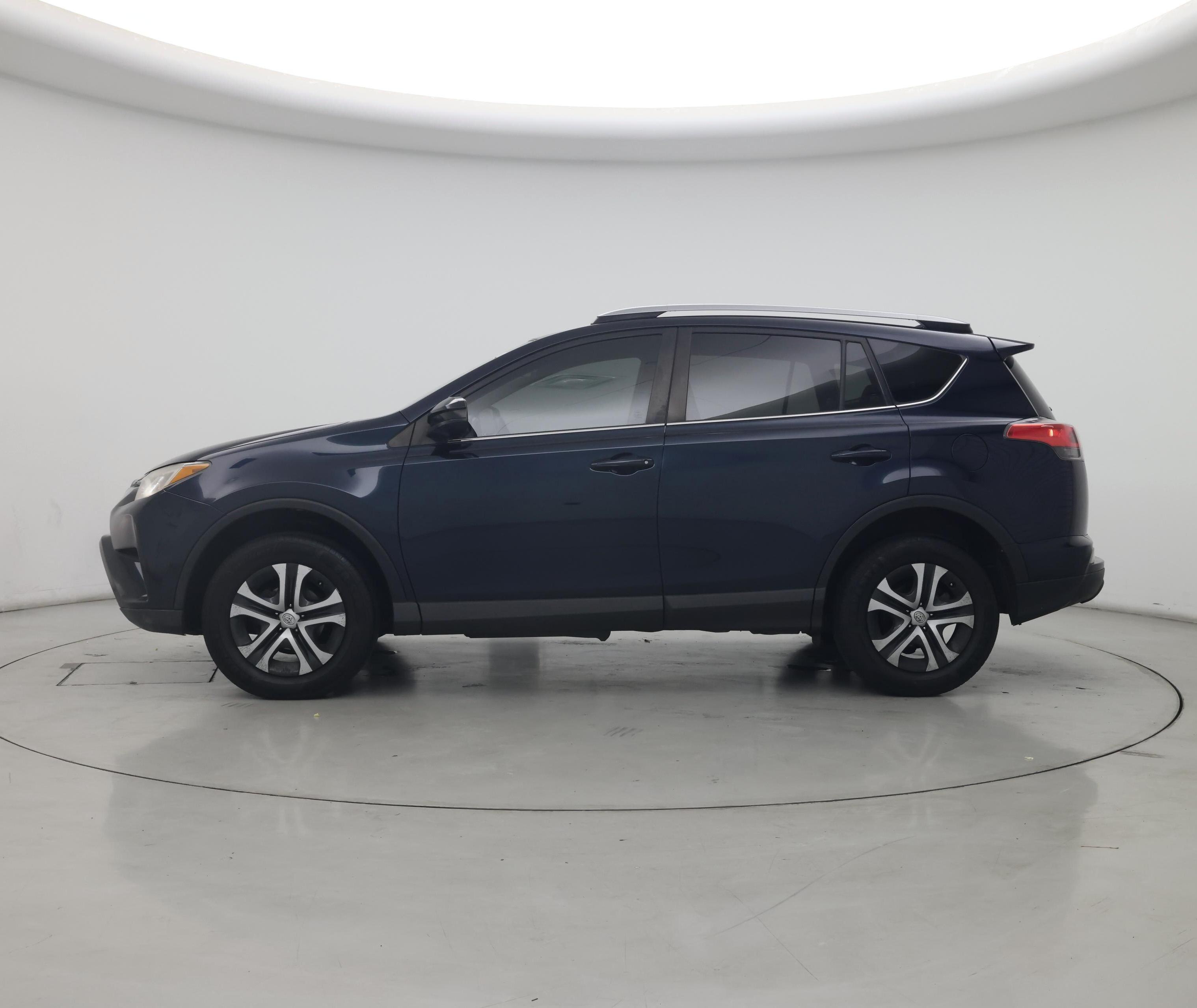 Thumbnail: 2018 Toyota RAV4 - 3