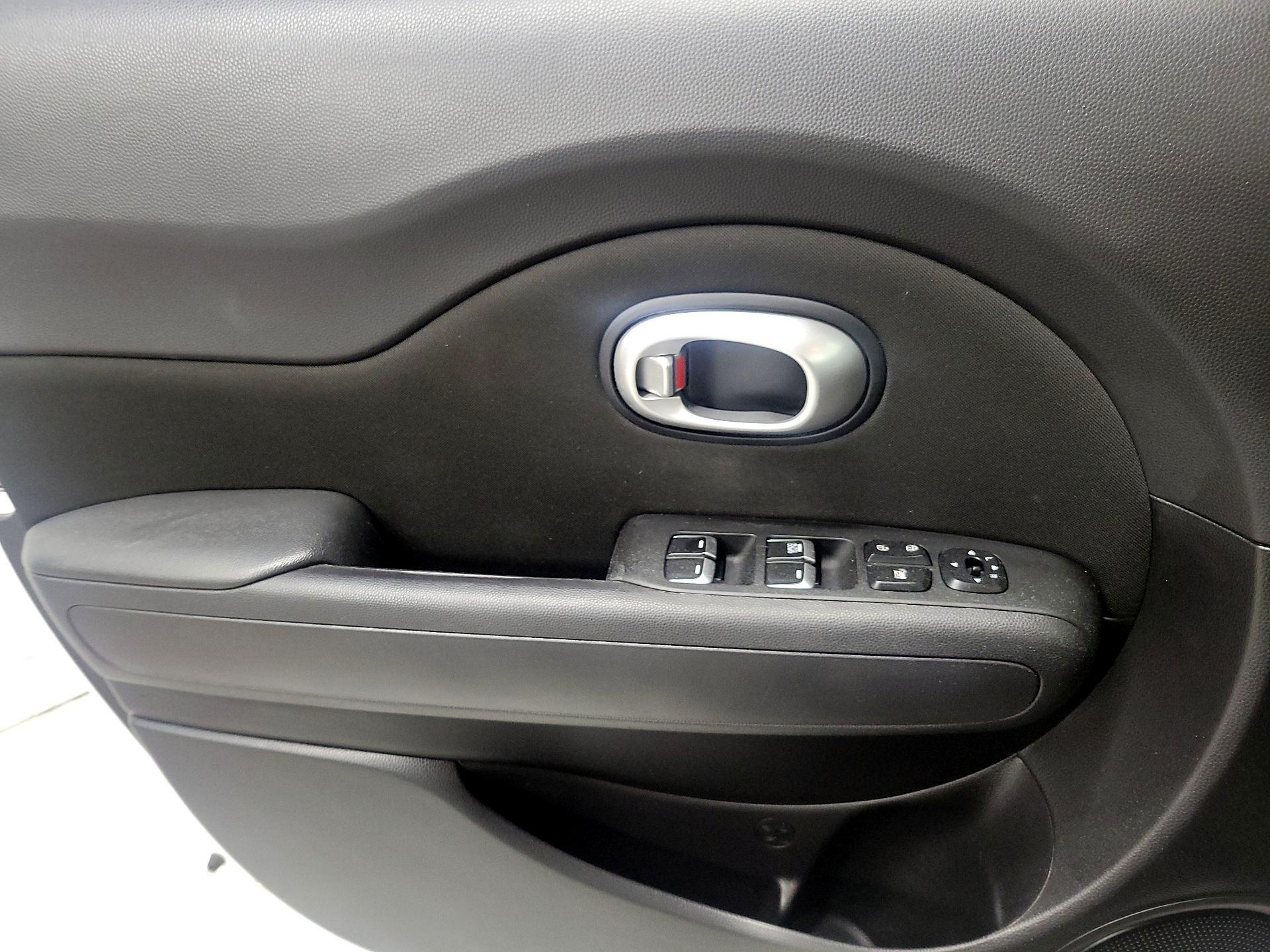 Thumbnail: 2019 Kia Soul - 12