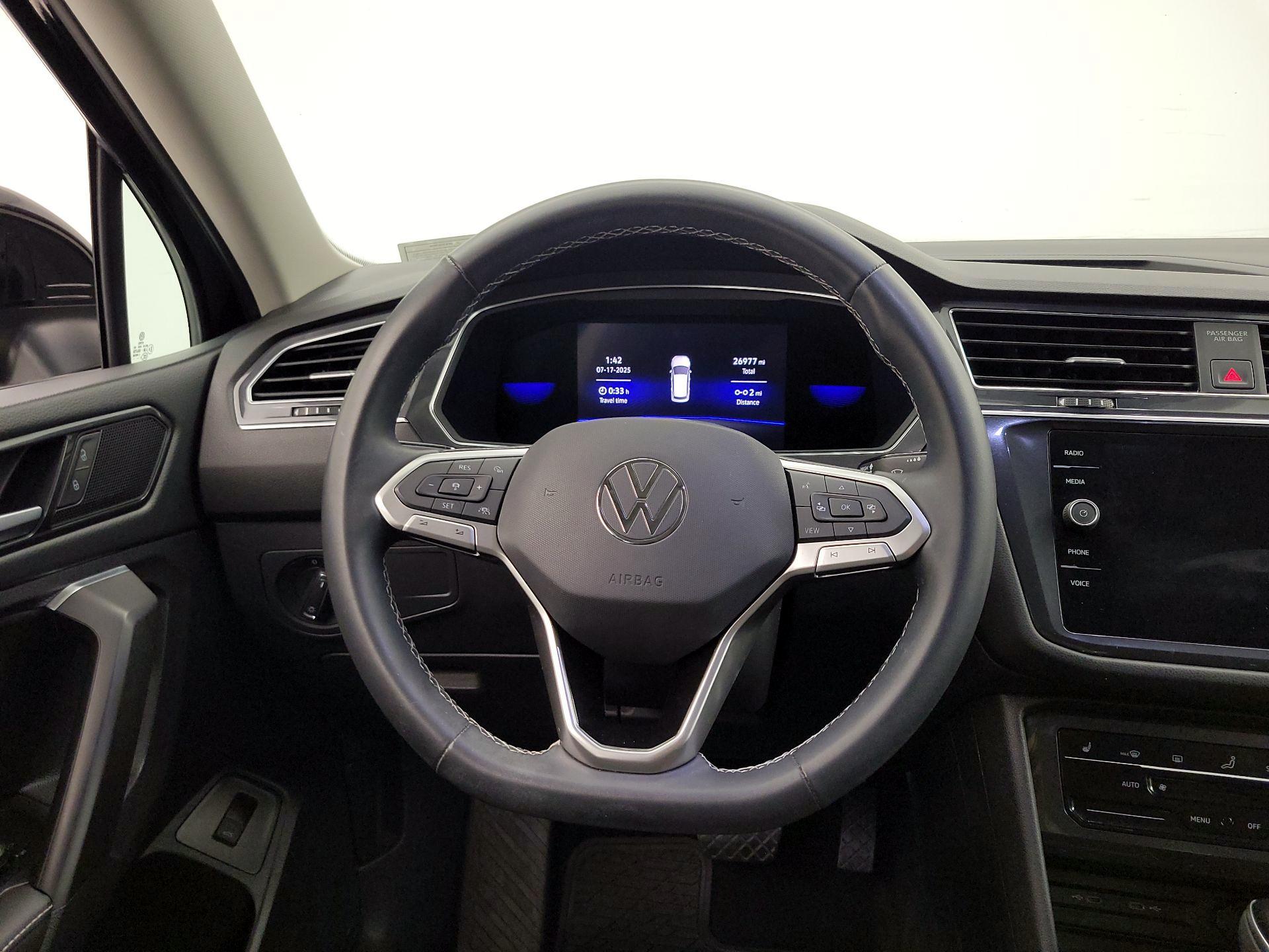Thumbnail: 2022 Volkswagen Tiguan - 10