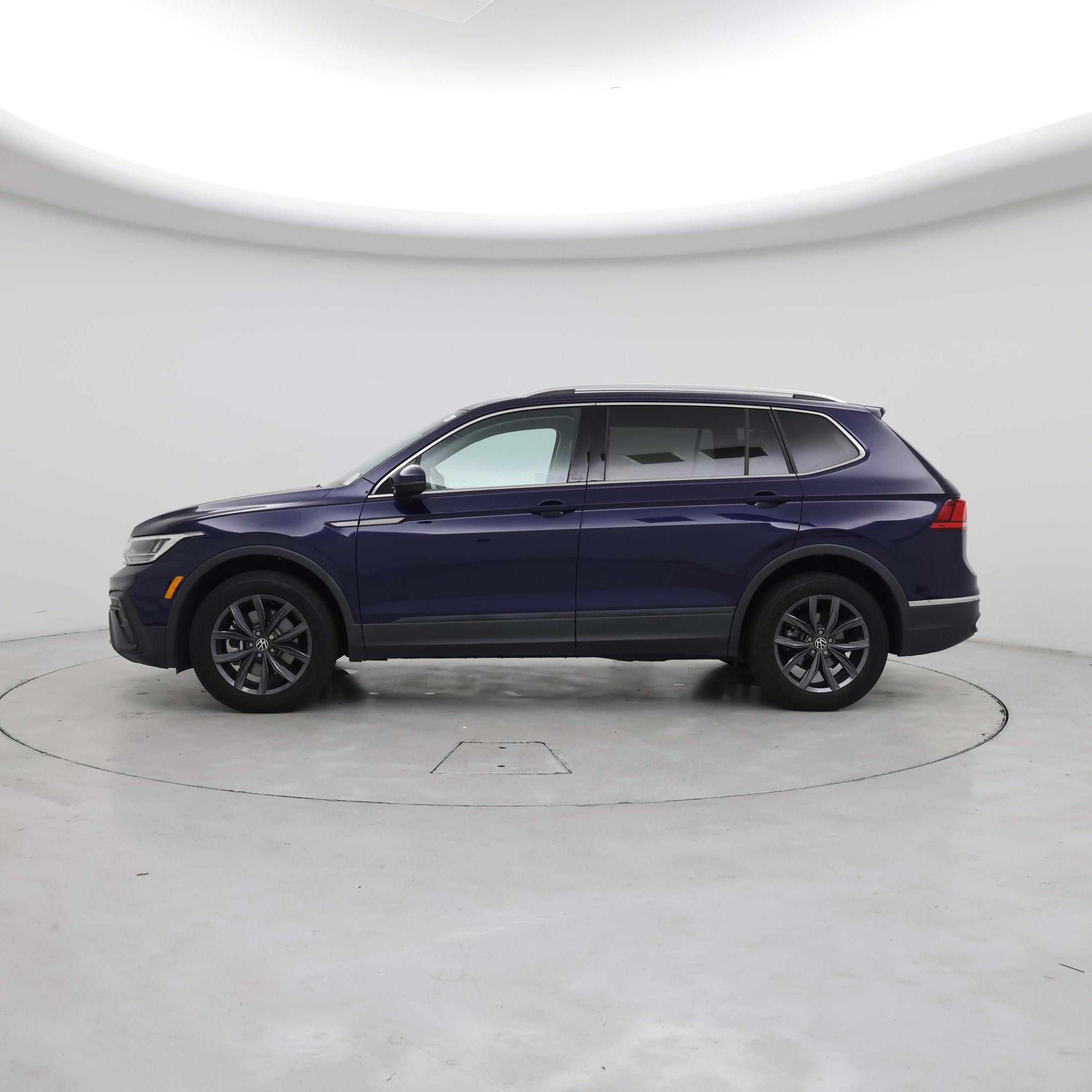 Thumbnail: 2023 Volkswagen Tiguan - 3