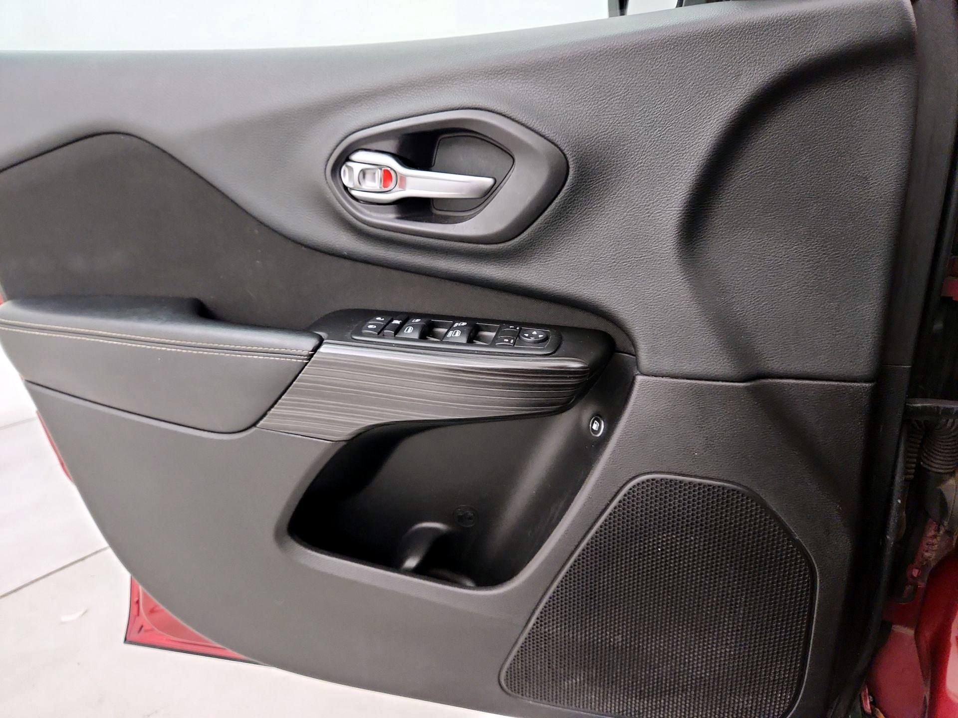 Thumbnail: 2014 Jeep Cherokee - 12
