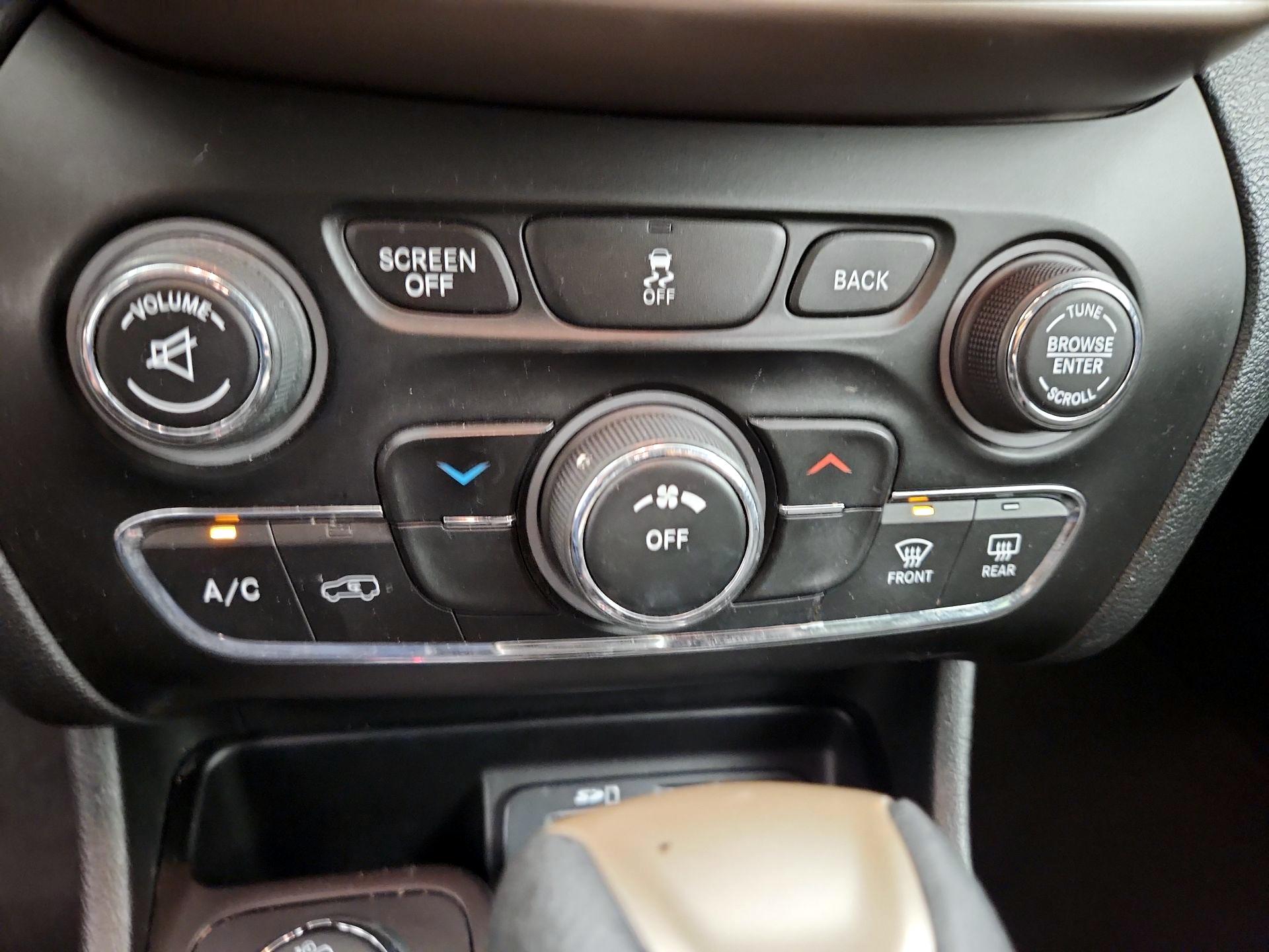 Thumbnail: 2014 Jeep Cherokee - 15