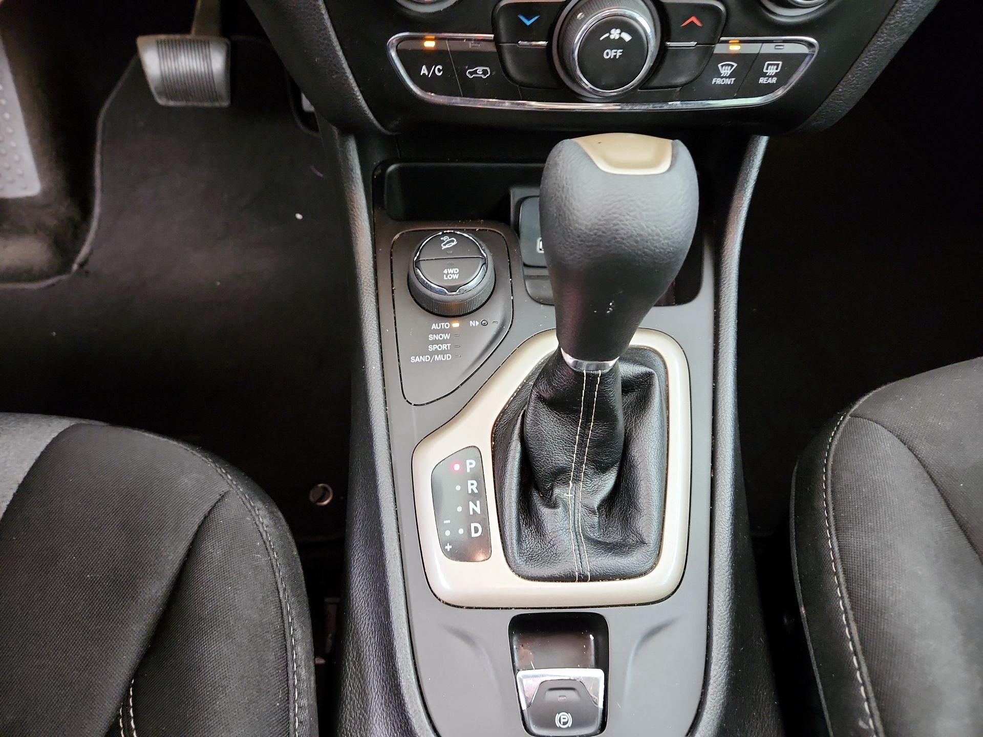 Thumbnail: 2014 Jeep Cherokee - 16