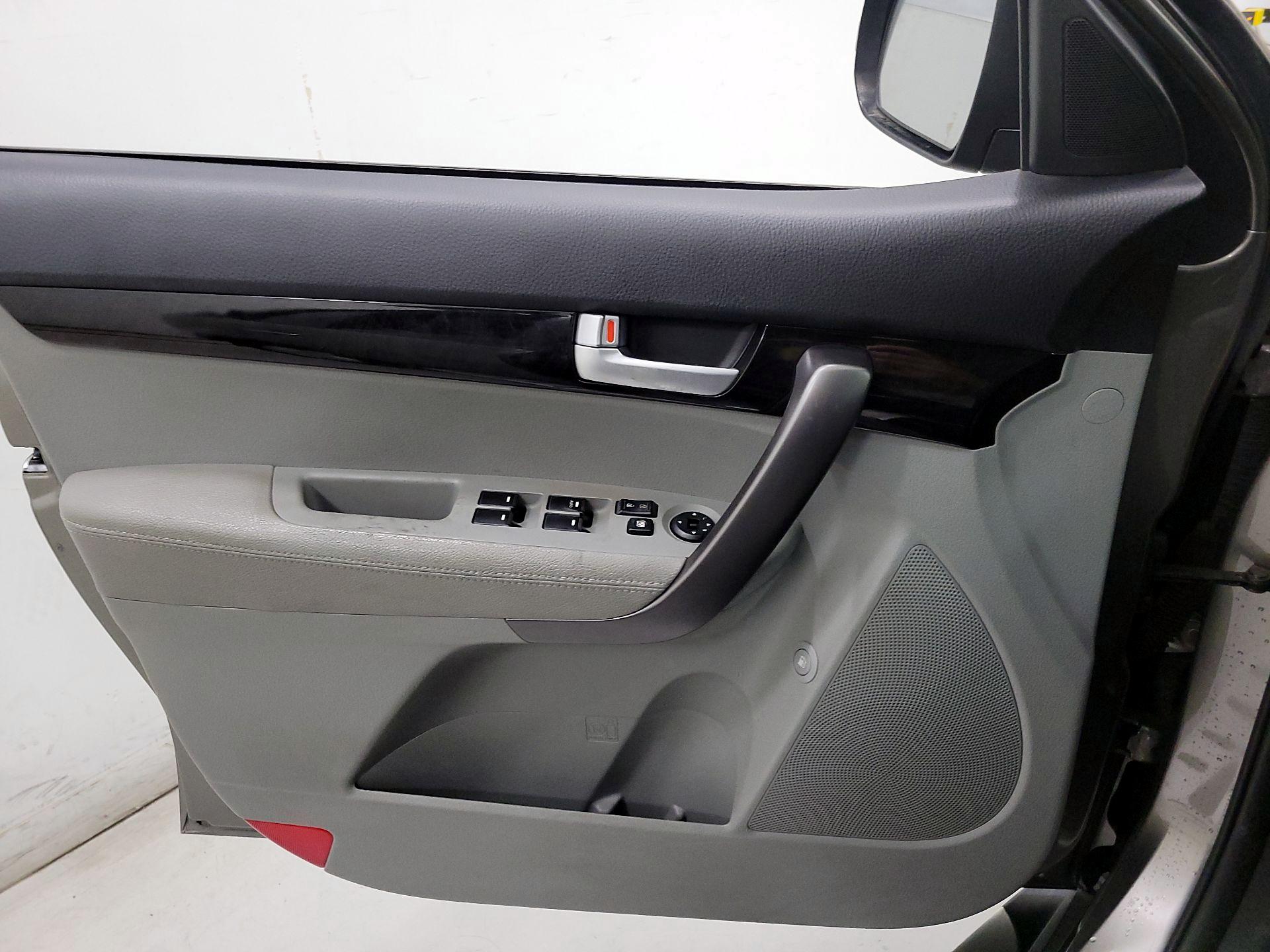 Thumbnail: 2015 Kia Sorento - 12