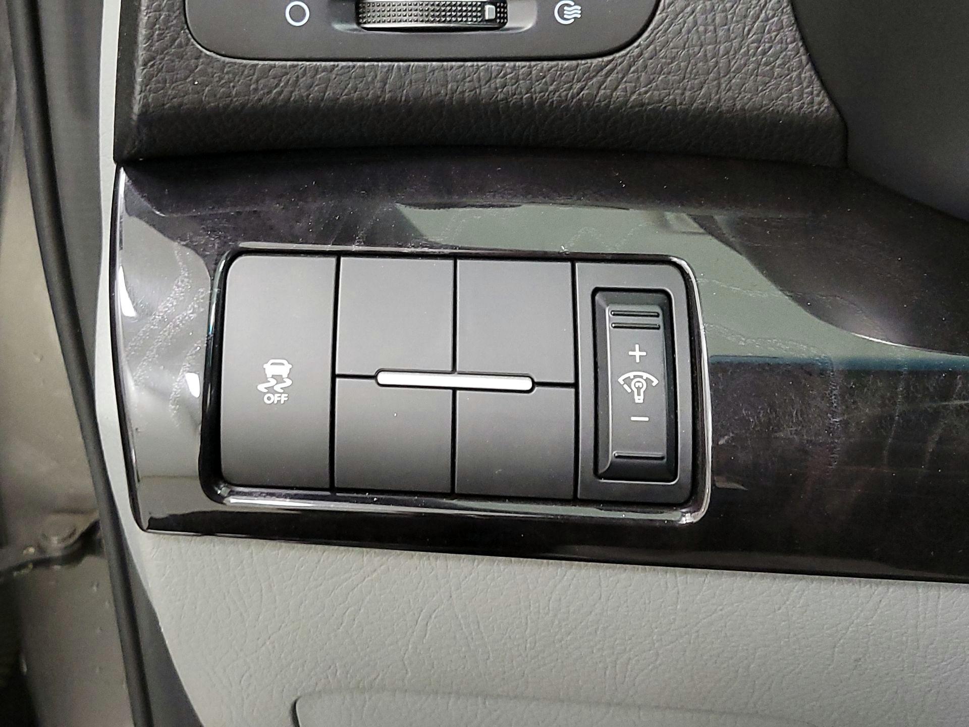 Thumbnail: 2015 Kia Sorento - 13