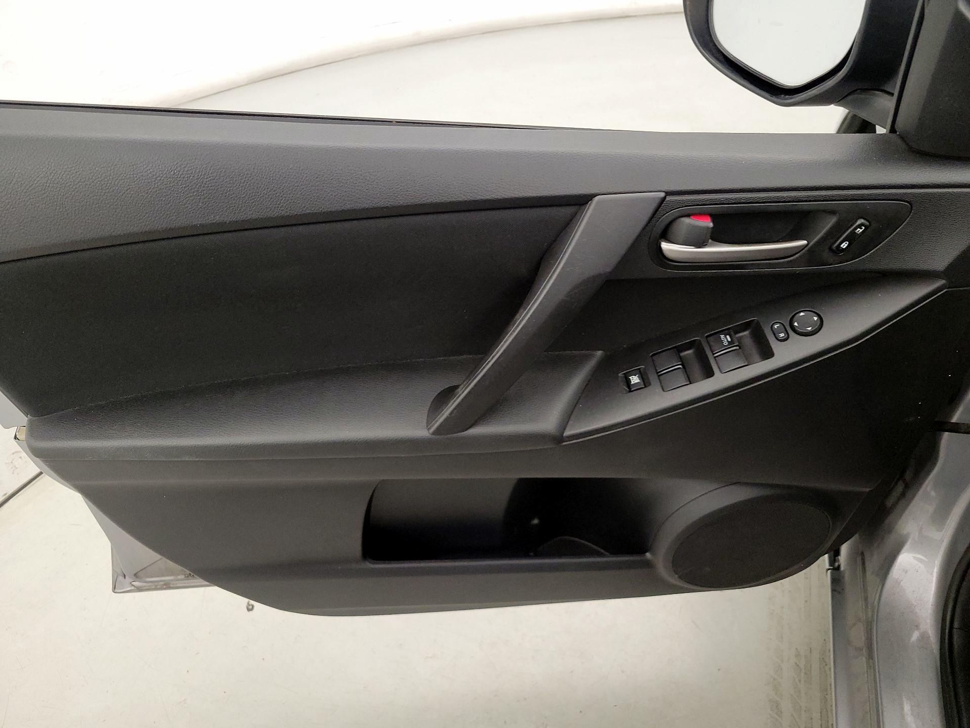 Thumbnail: 2013 Mazda Mazda3 - 12