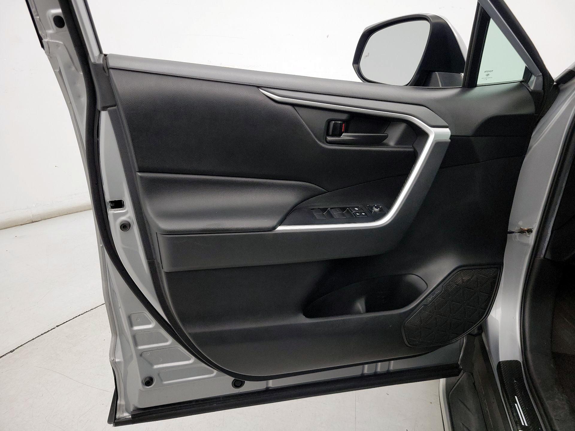 Thumbnail: 2020 Toyota RAV4 - 12