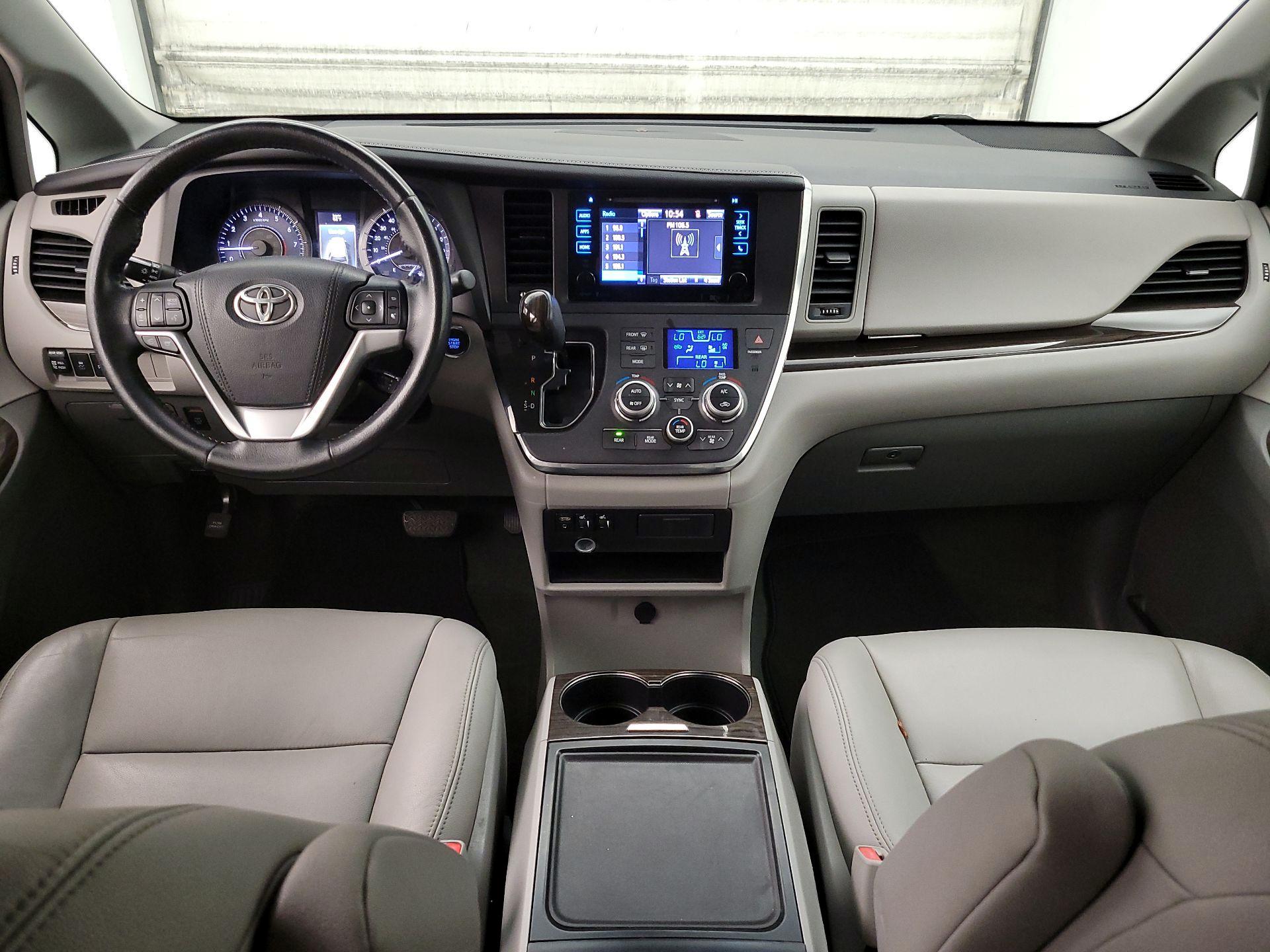 Thumbnail: 2015 Toyota Sienna - 9