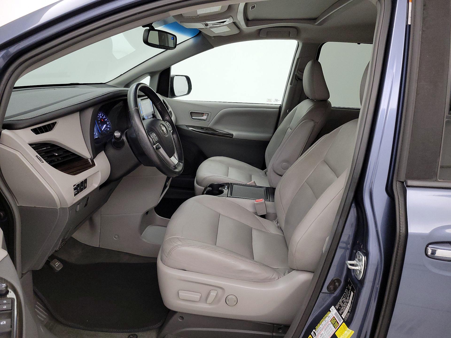 Thumbnail: 2015 Toyota Sienna - 11