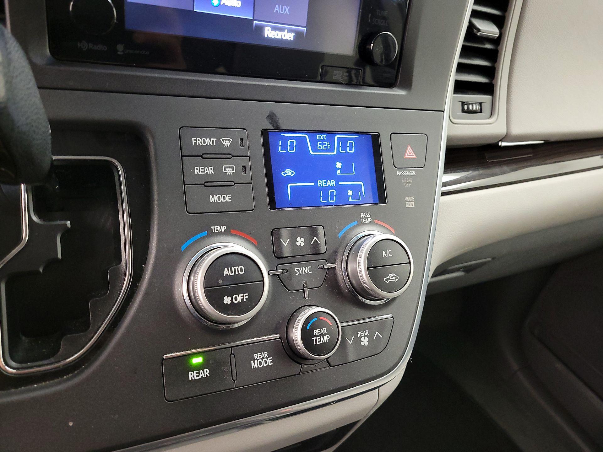 Thumbnail: 2015 Toyota Sienna - 16