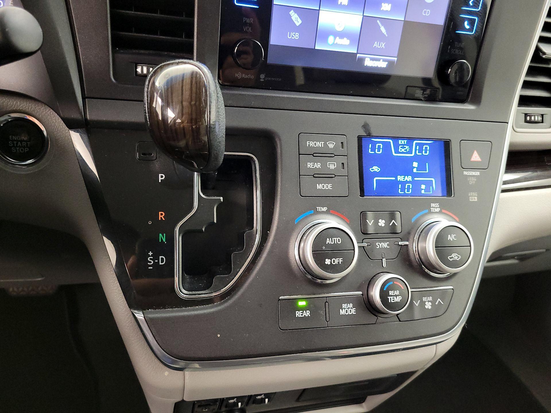 Thumbnail: 2015 Toyota Sienna - 17
