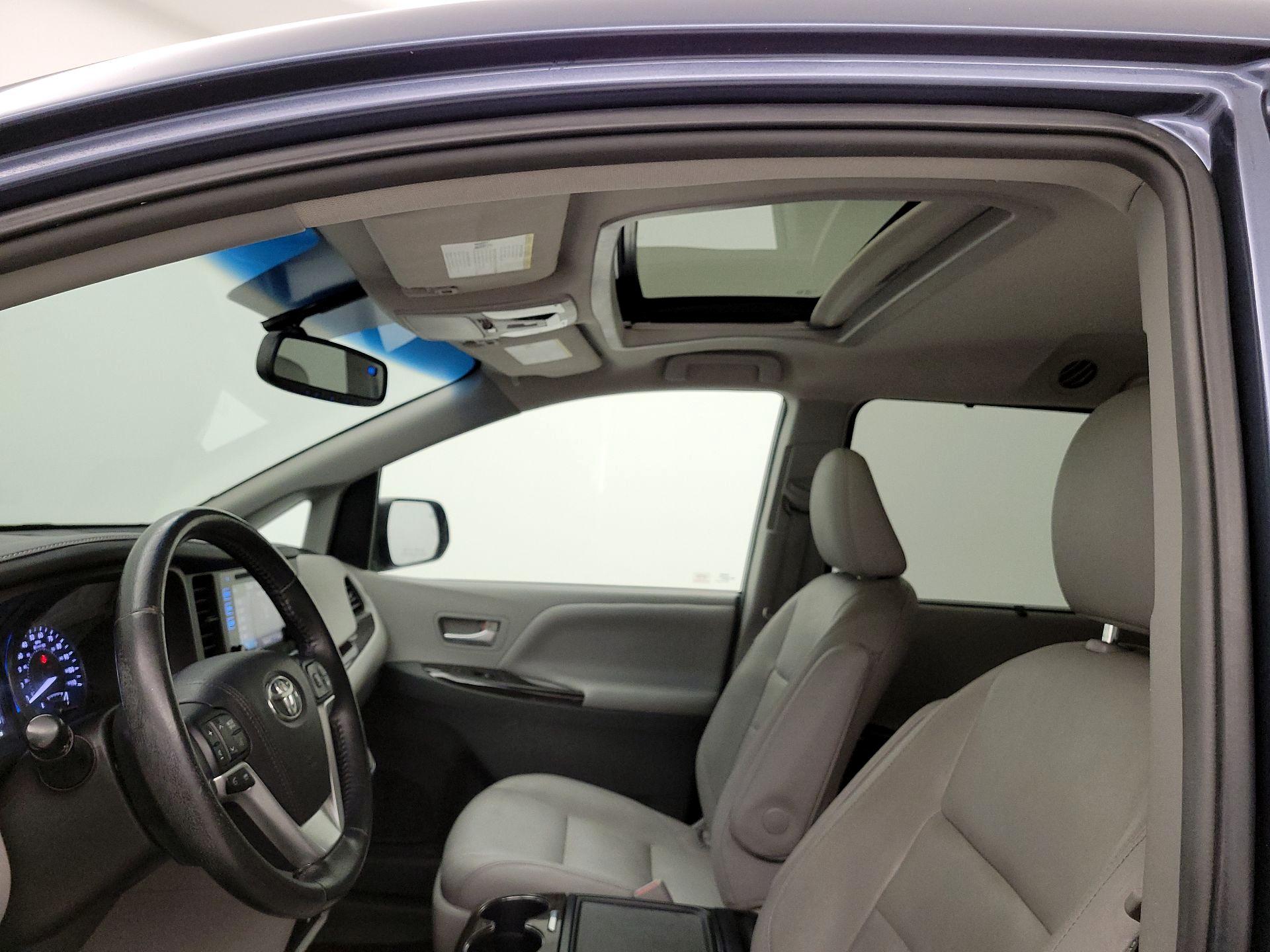 Thumbnail: 2015 Toyota Sienna - 18