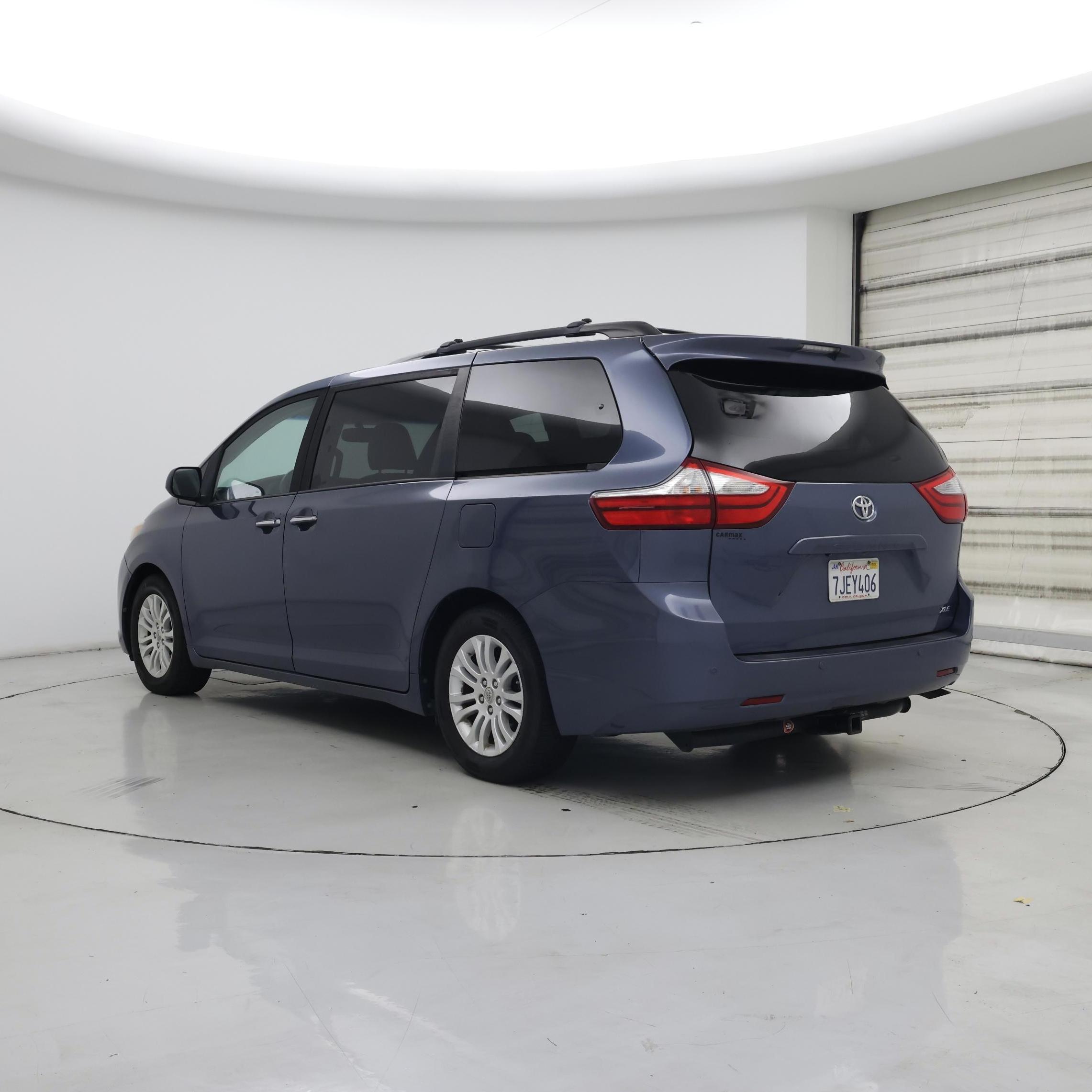 Thumbnail: 2015 Toyota Sienna - 2