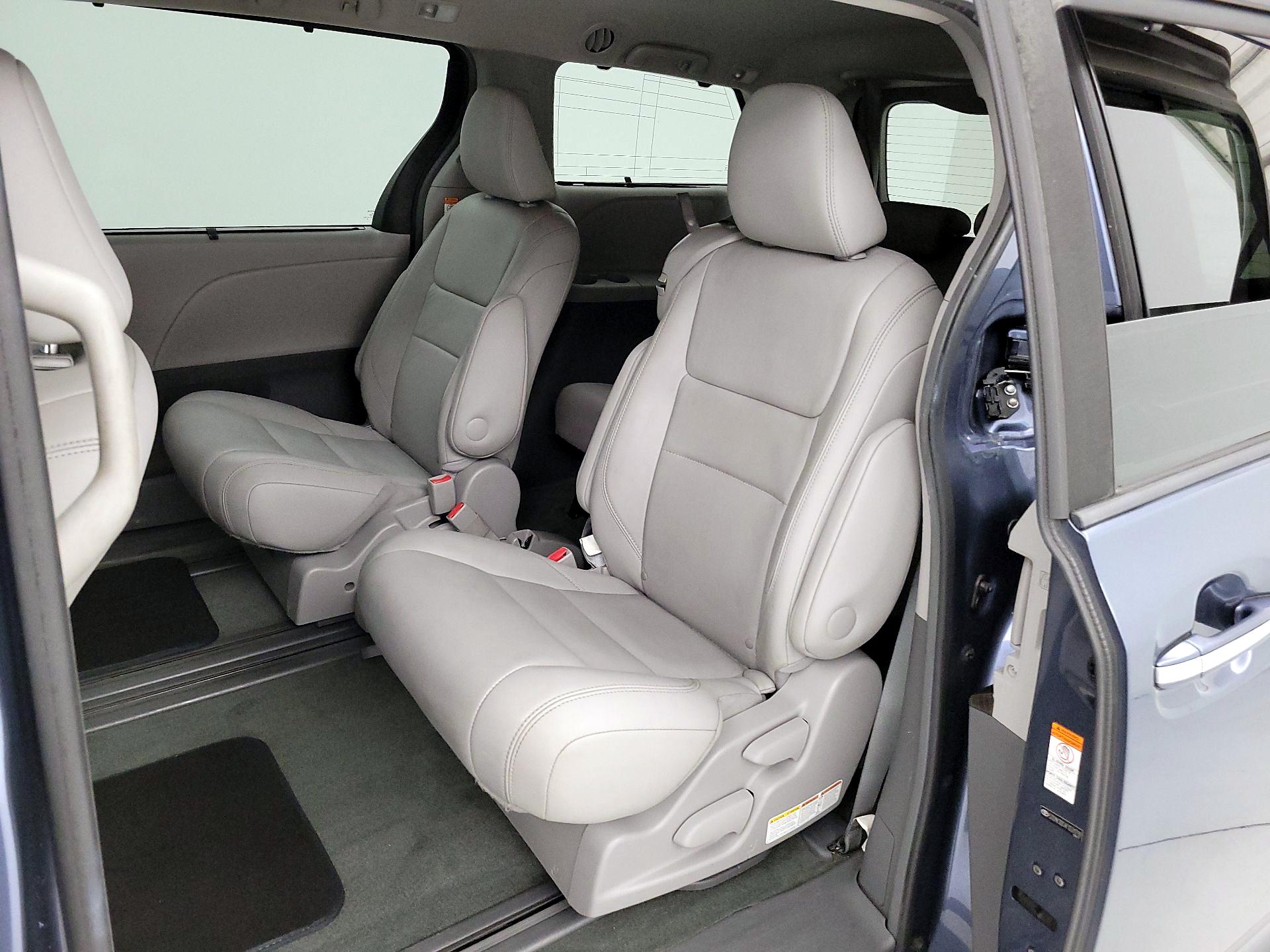 Thumbnail: 2015 Toyota Sienna - 19
