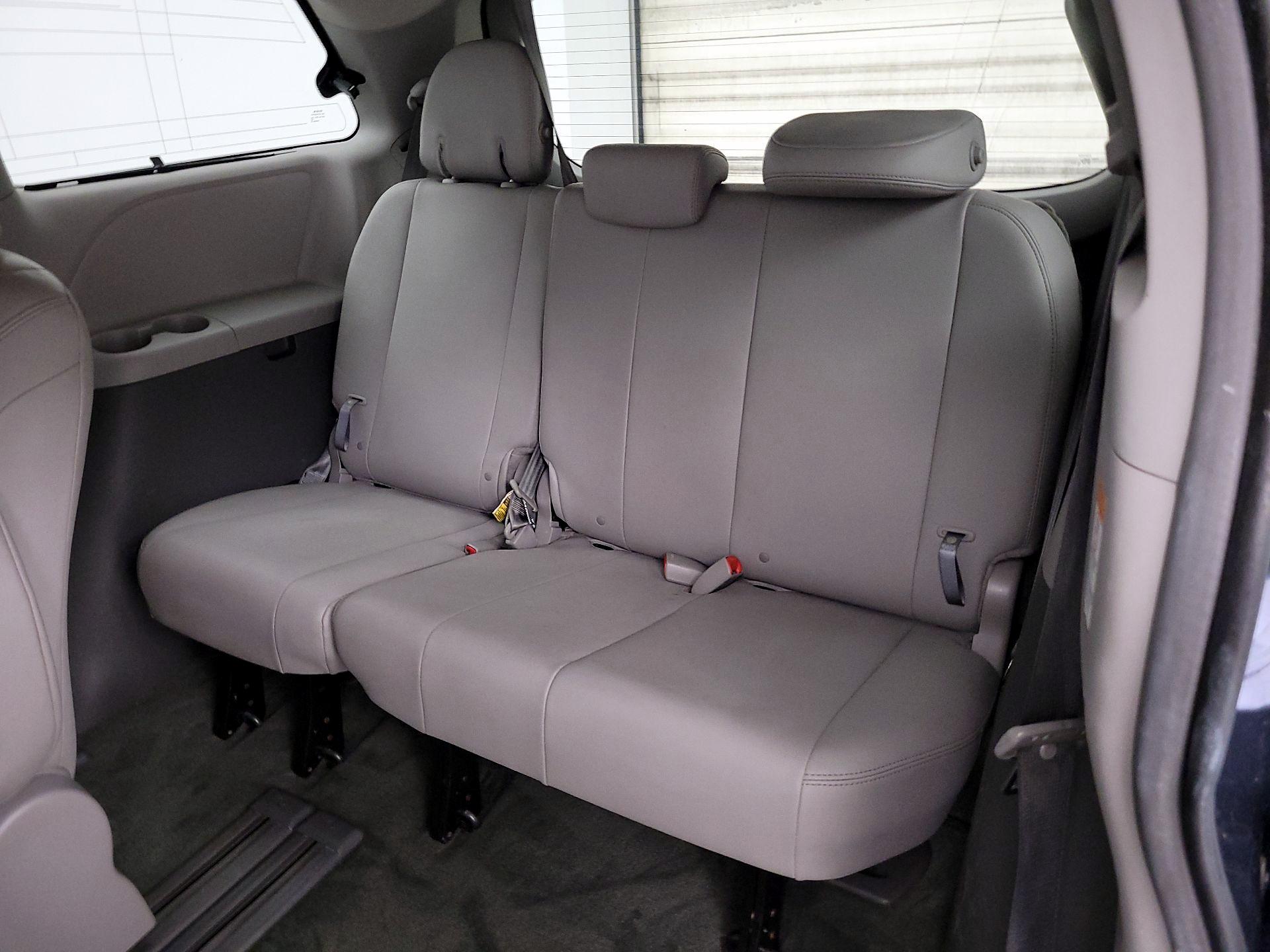 Thumbnail: 2015 Toyota Sienna - 20