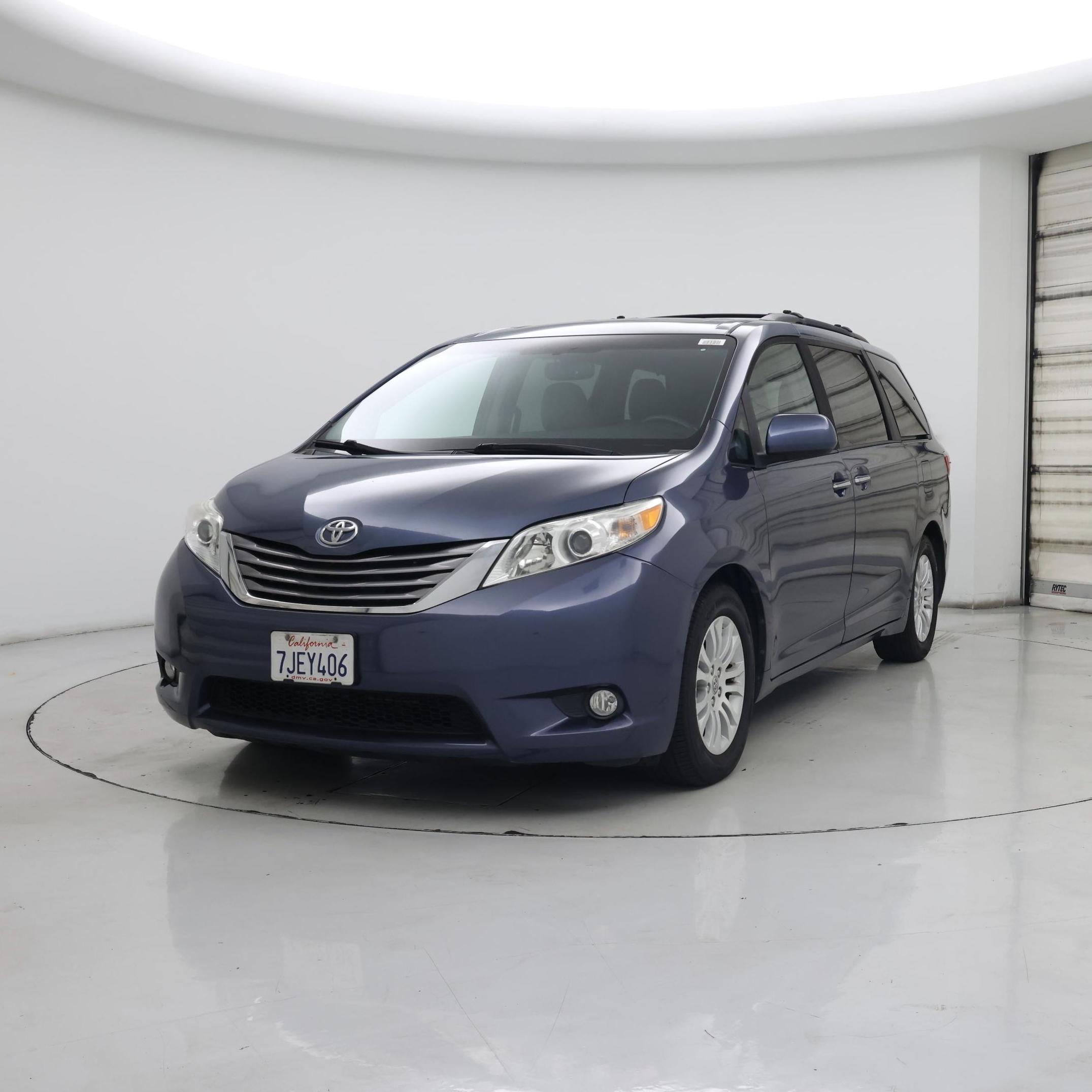 Thumbnail: 2015 Toyota Sienna - 4