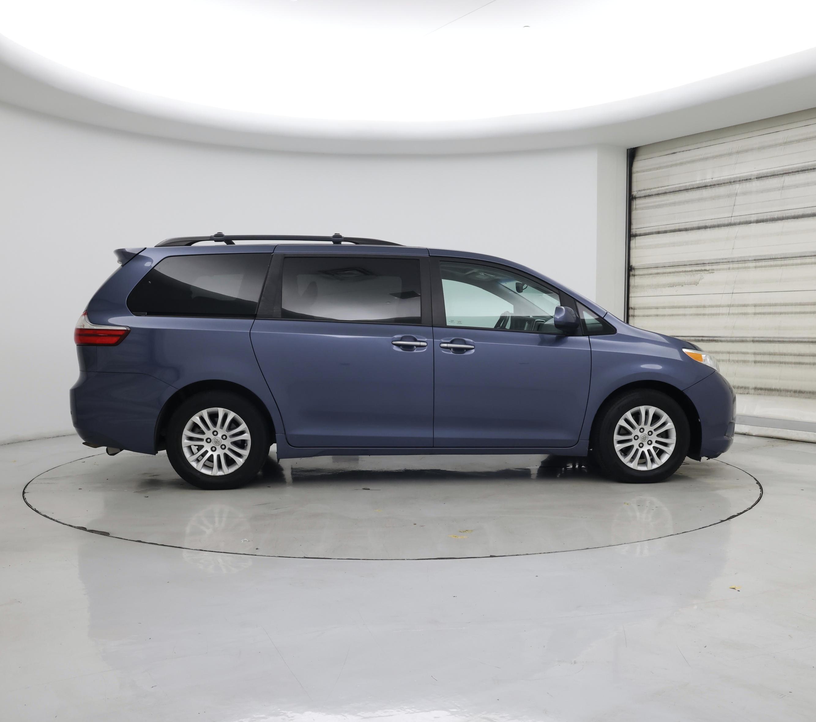Thumbnail: 2015 Toyota Sienna - 7