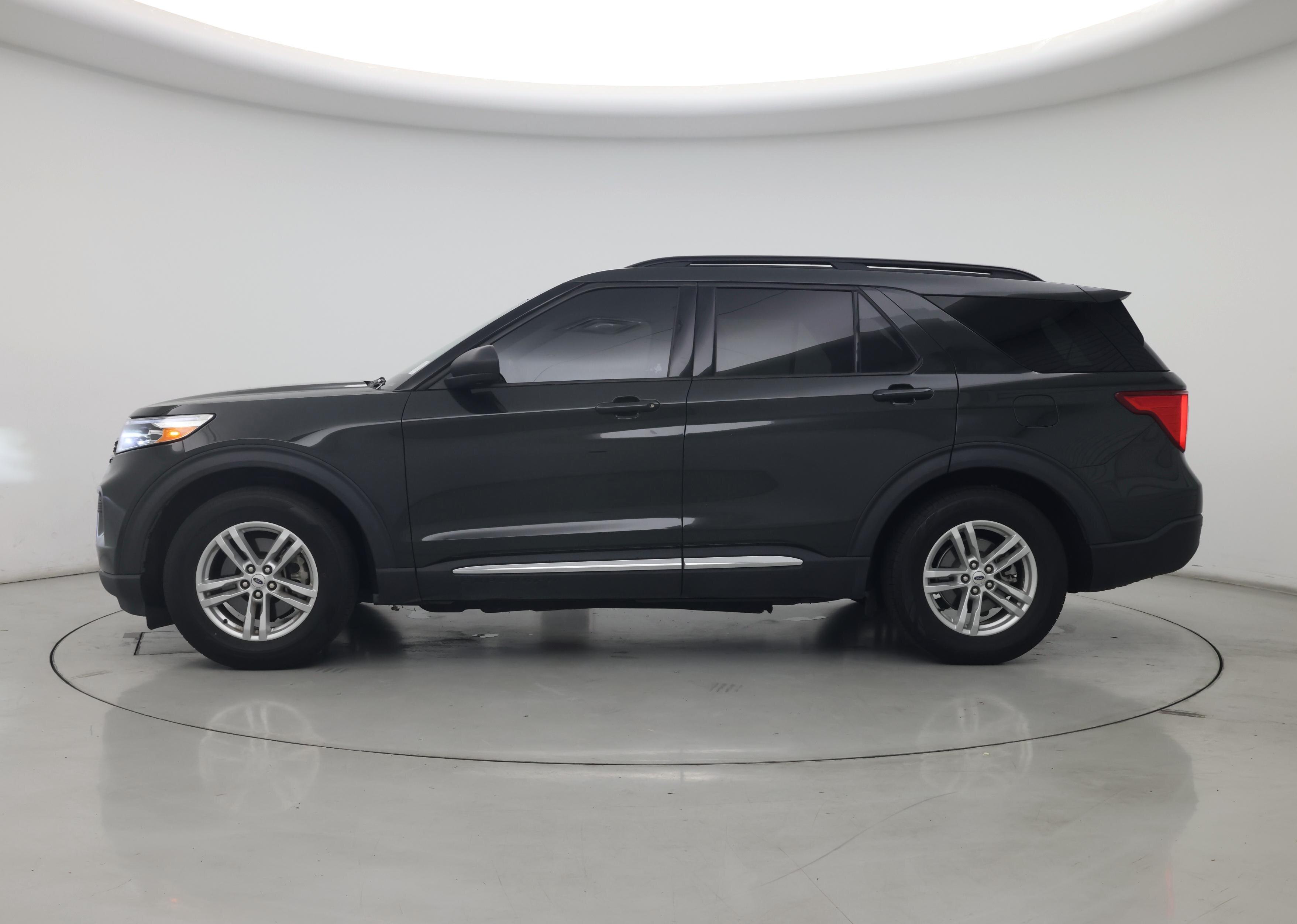 Thumbnail: 2022 Ford Explorer - 3