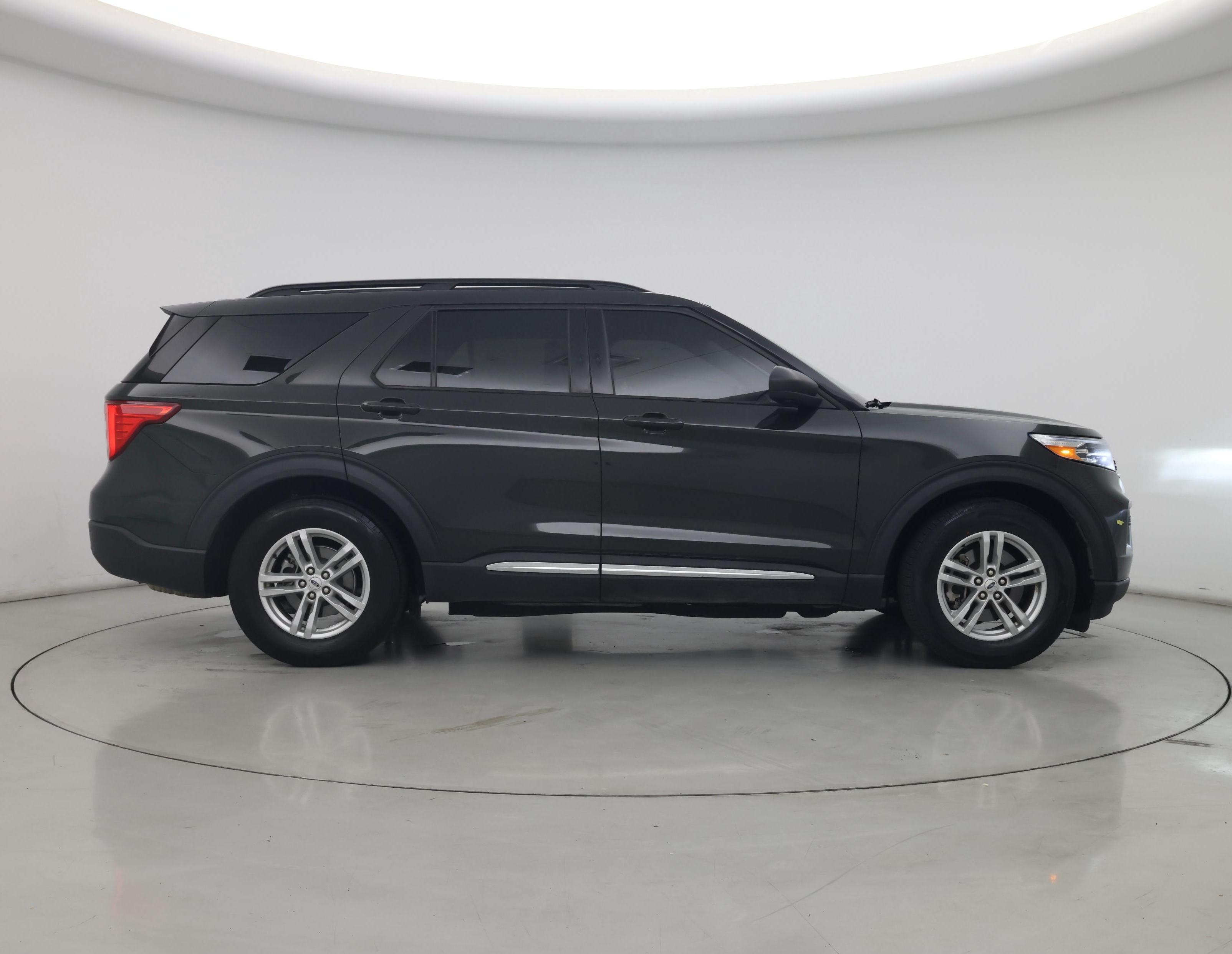 Thumbnail: 2022 Ford Explorer - 7