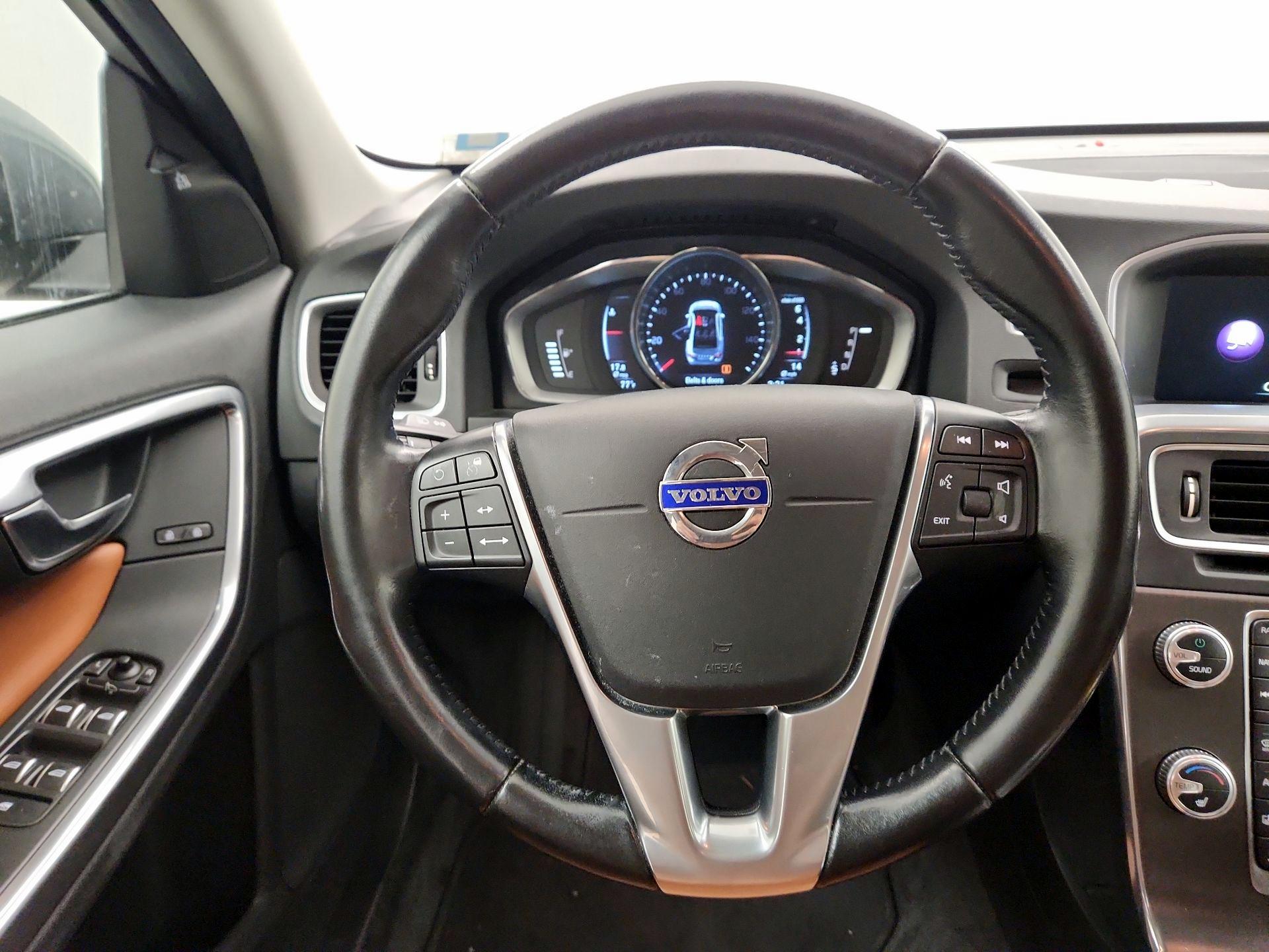 Thumbnail: 2016 Volvo S60 - 10