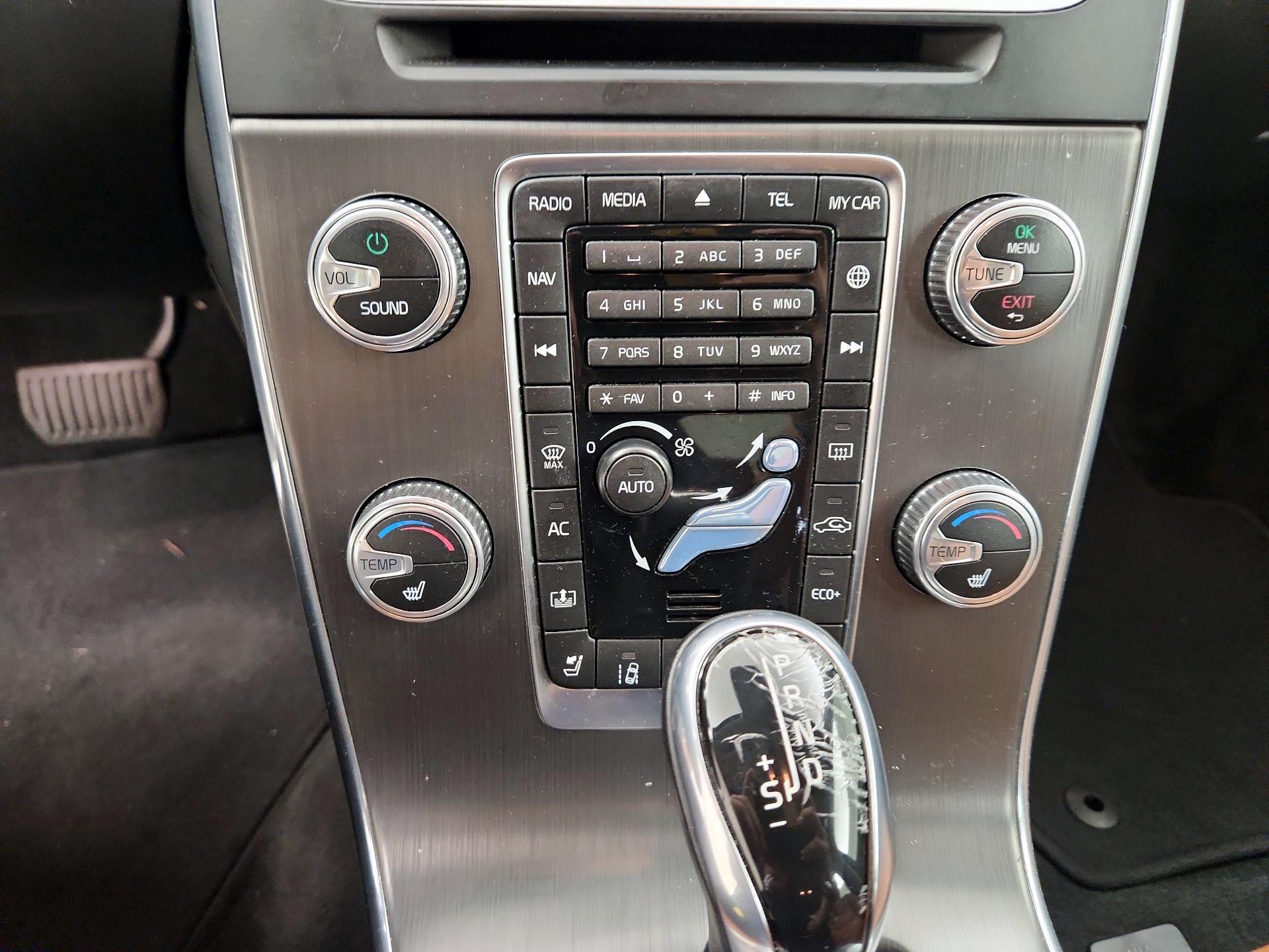 Thumbnail: 2016 Volvo S60 - 17