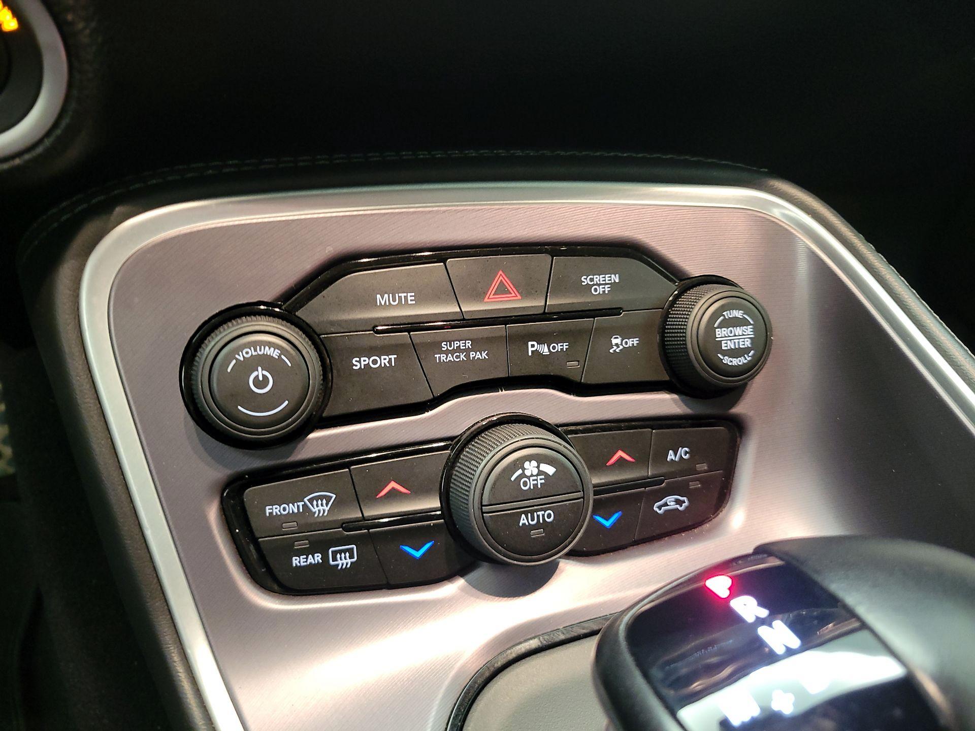 Thumbnail: 2019 Dodge Challenger - 17