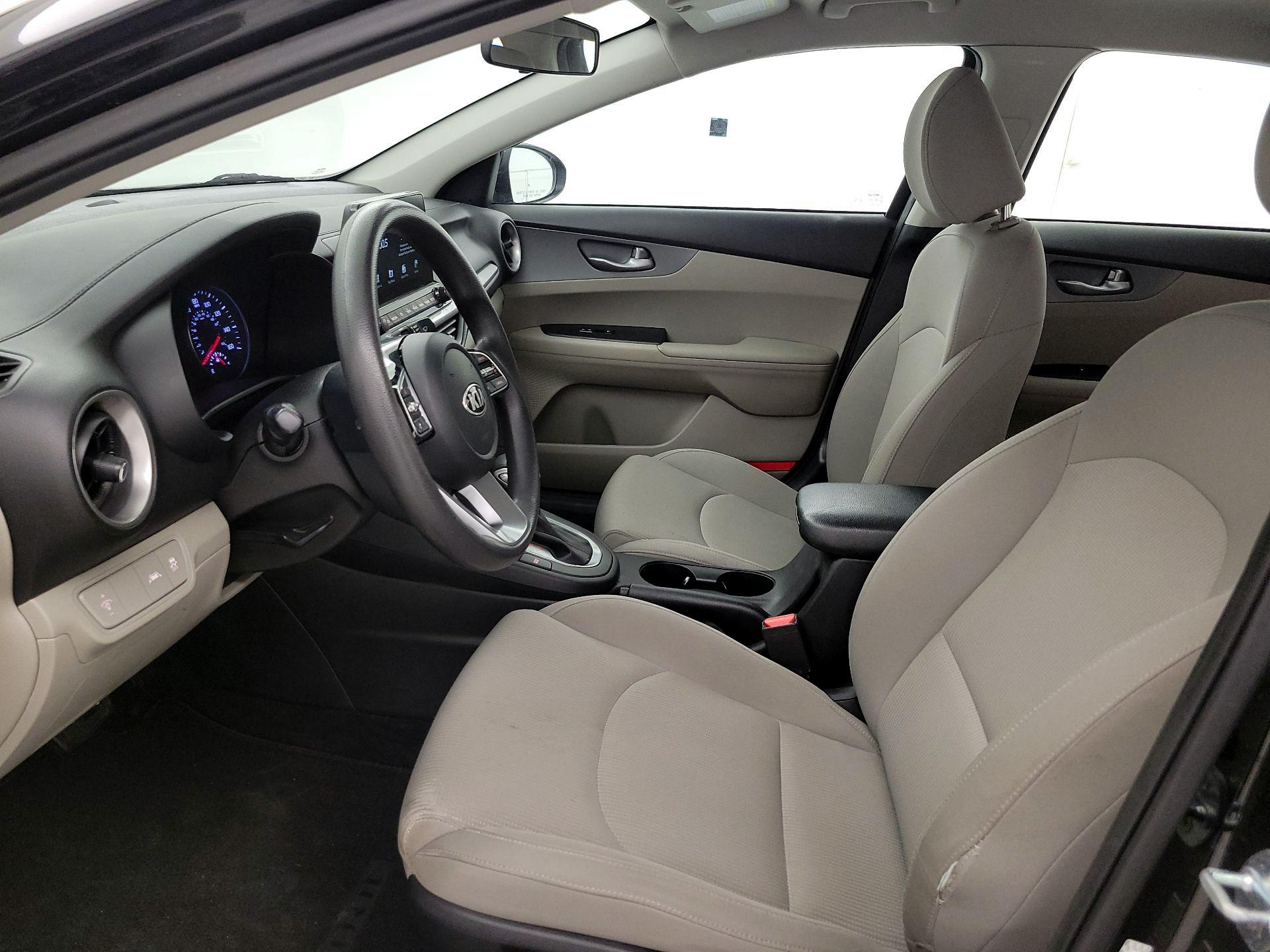 Thumbnail: 2021 Kia Forte - 11