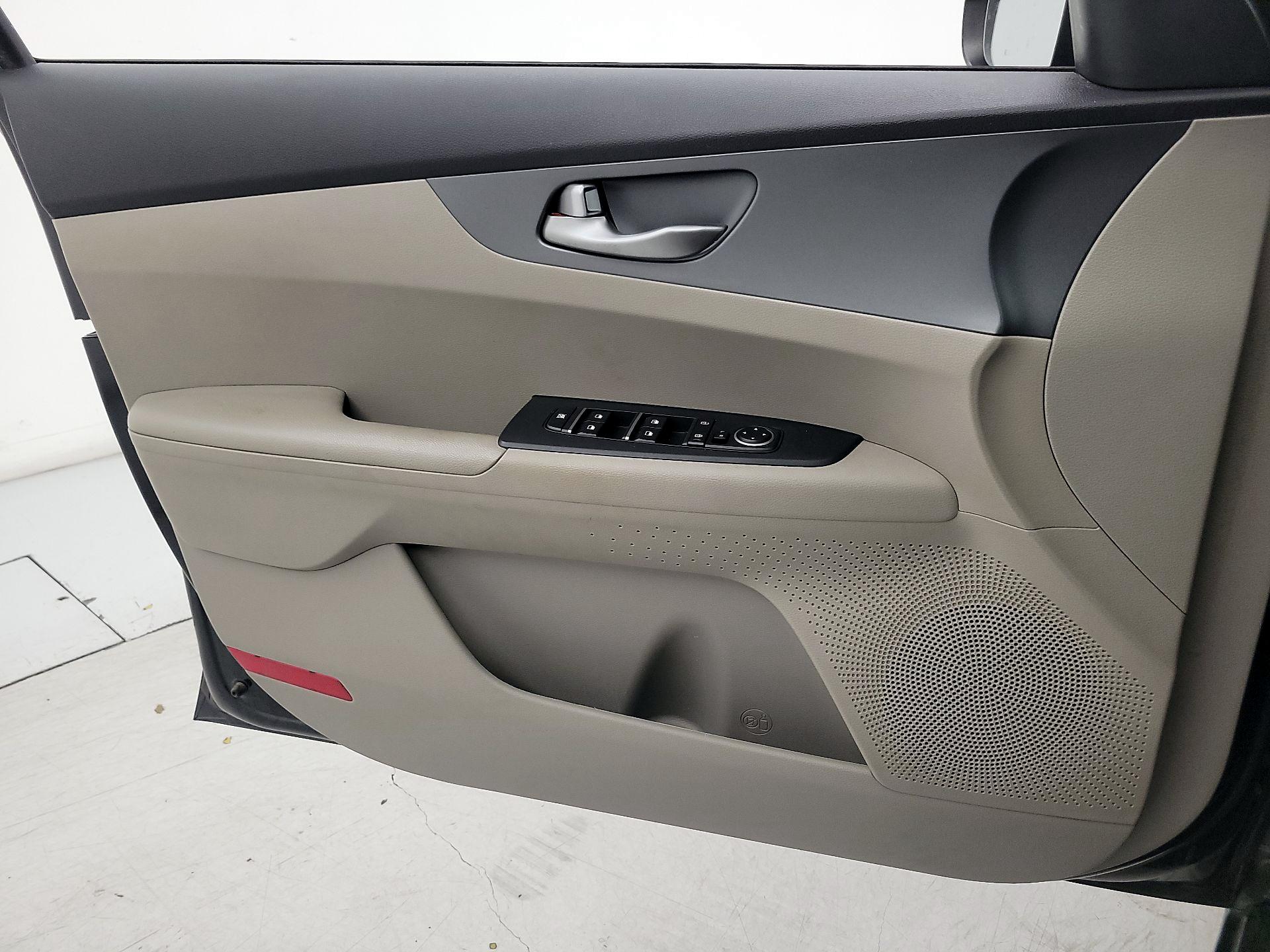 Thumbnail: 2021 Kia Forte - 12