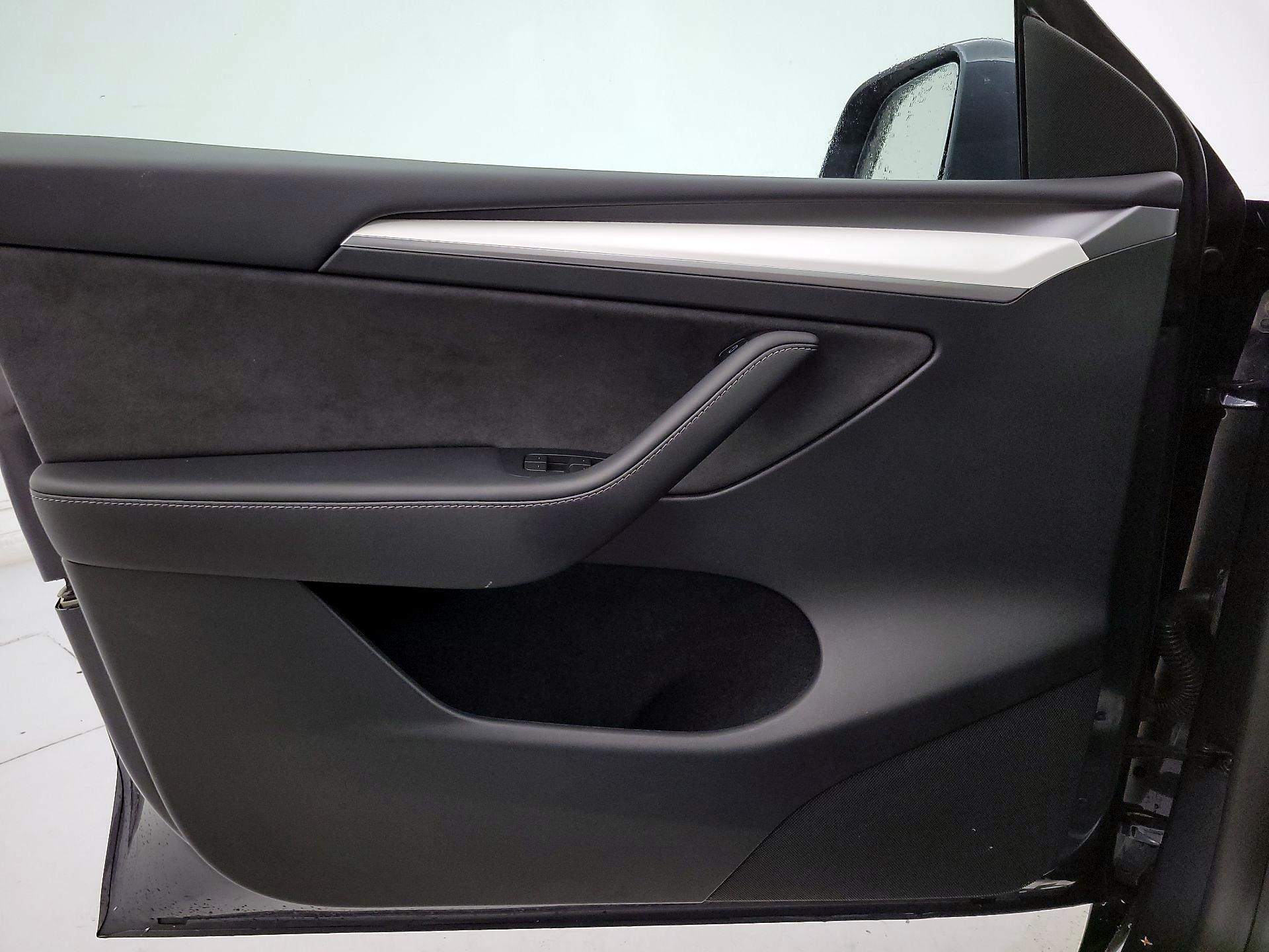 Thumbnail: 2023 Tesla Model Y - 12