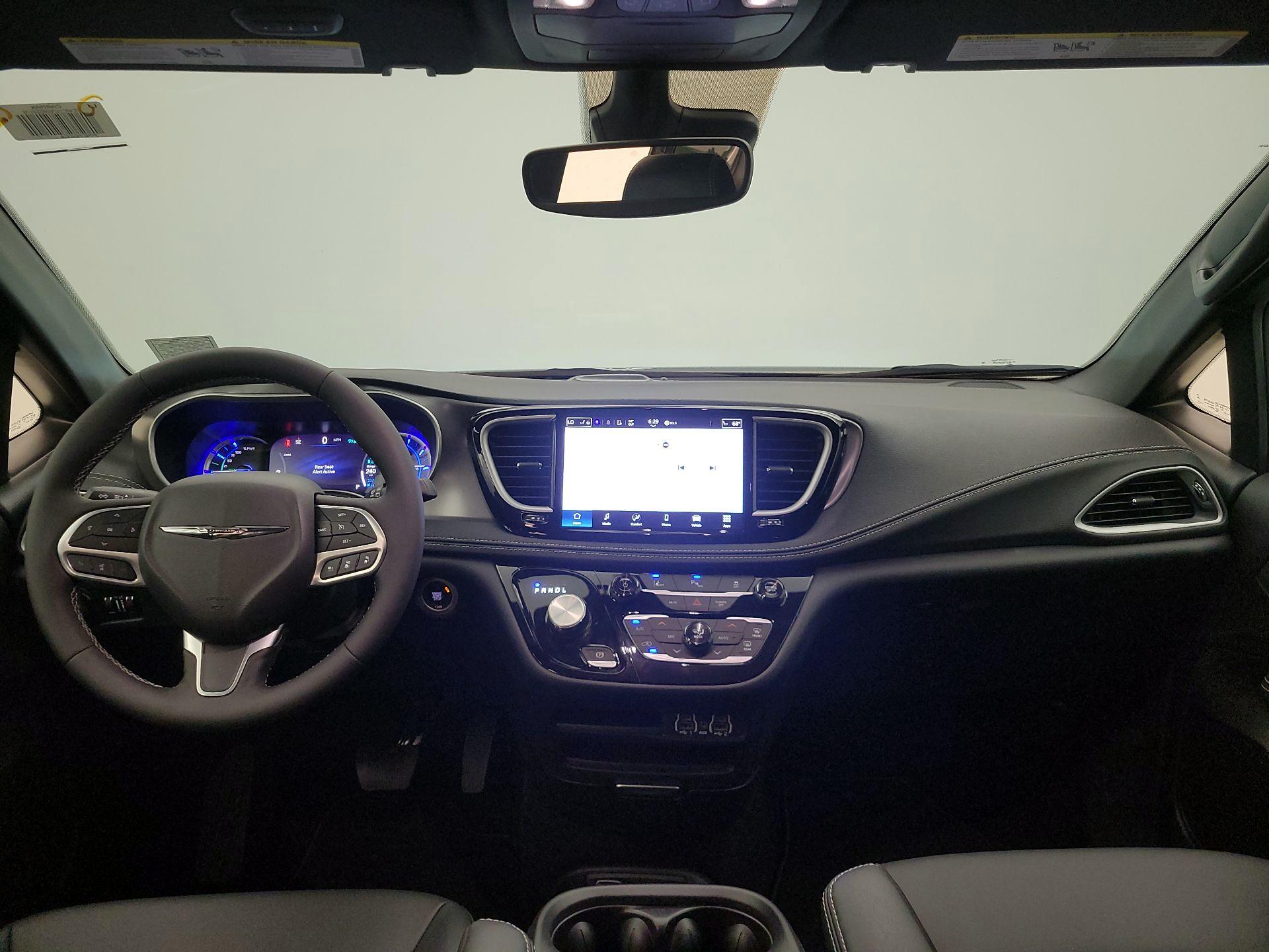 Thumbnail: 2025 Chrysler Pacifica - 9