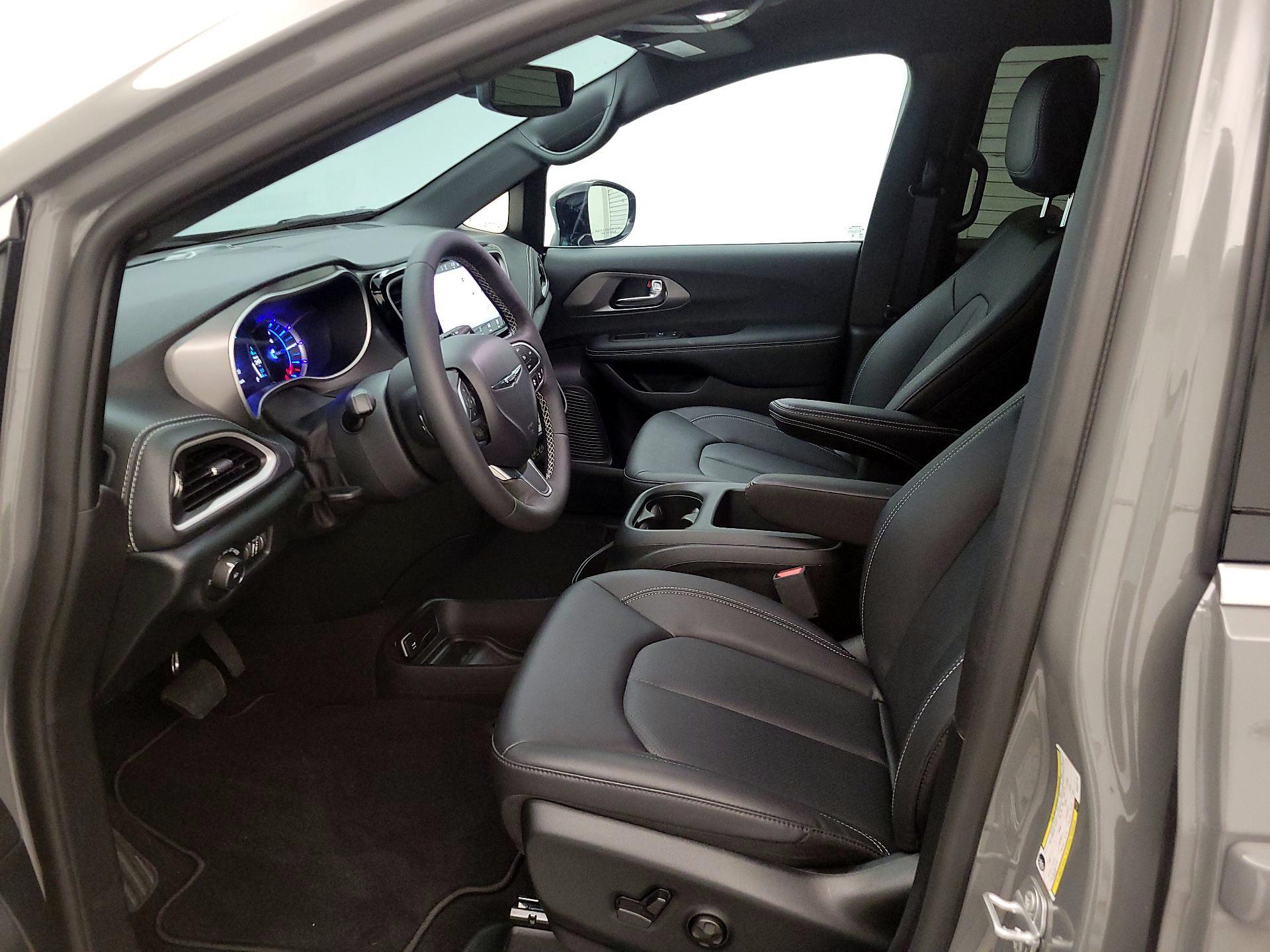 Thumbnail: 2025 Chrysler Pacifica - 11