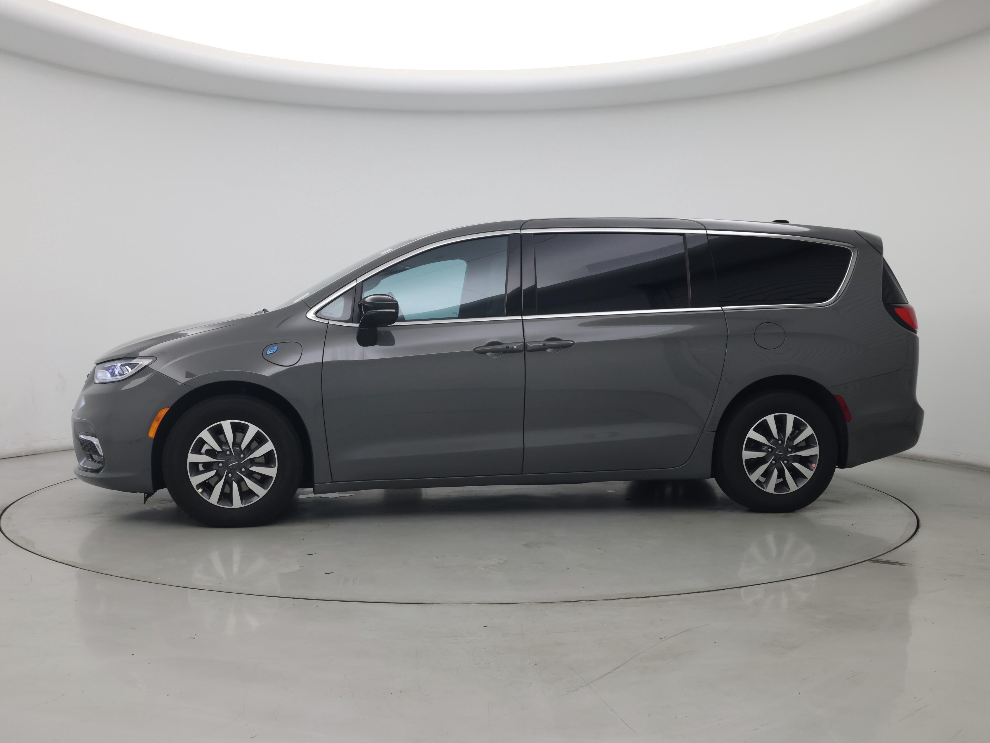Thumbnail: 2025 Chrysler Pacifica - 3
