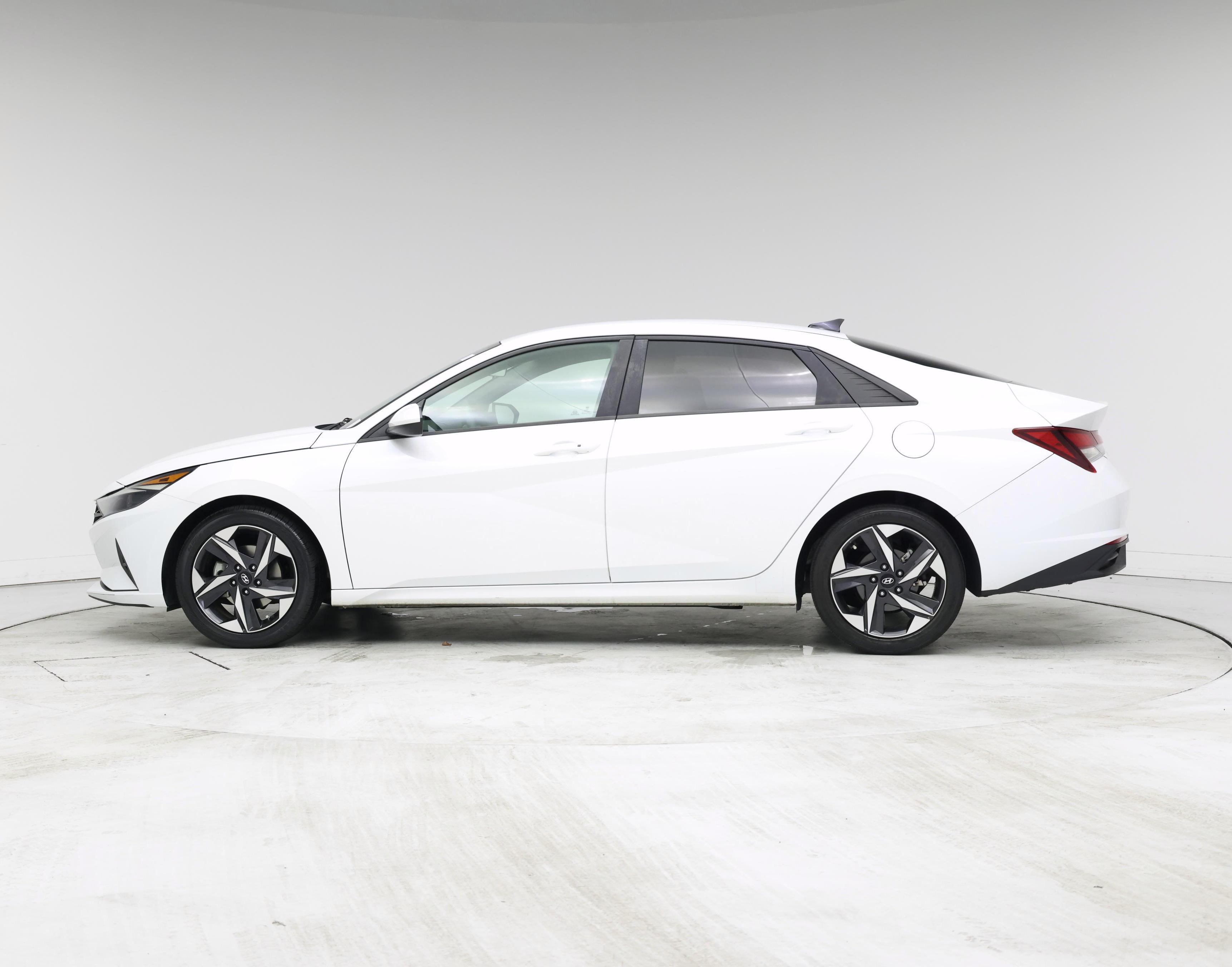 Thumbnail: 2023 Hyundai Elantra - 3
