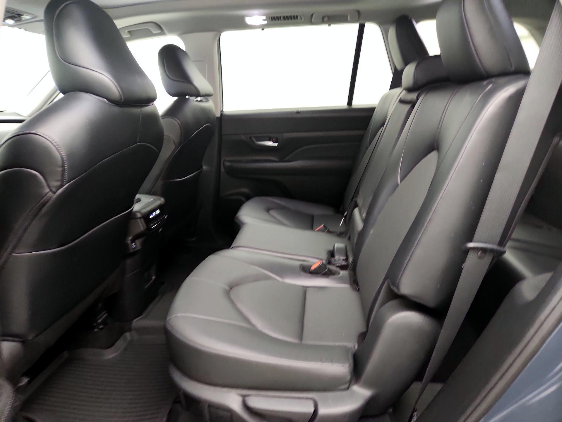 Thumbnail: 2024 Toyota Highlander - 19