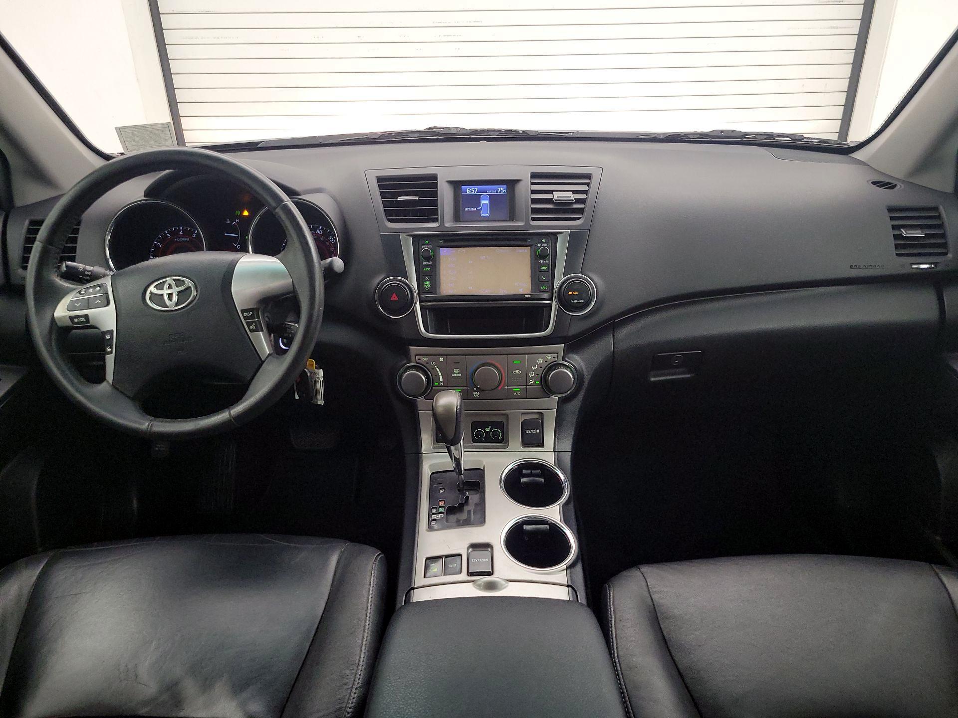 Thumbnail: 2013 Toyota Highlander - 9