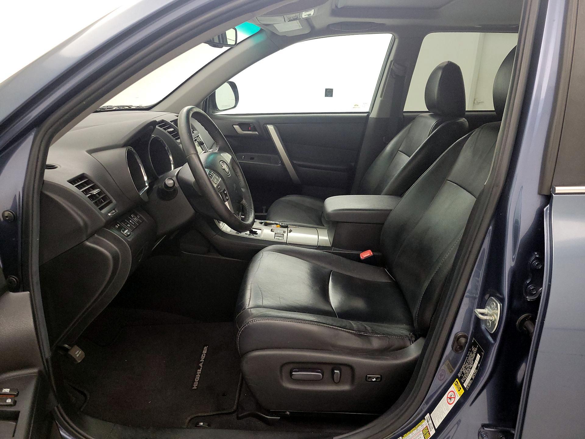 Thumbnail: 2013 Toyota Highlander - 11