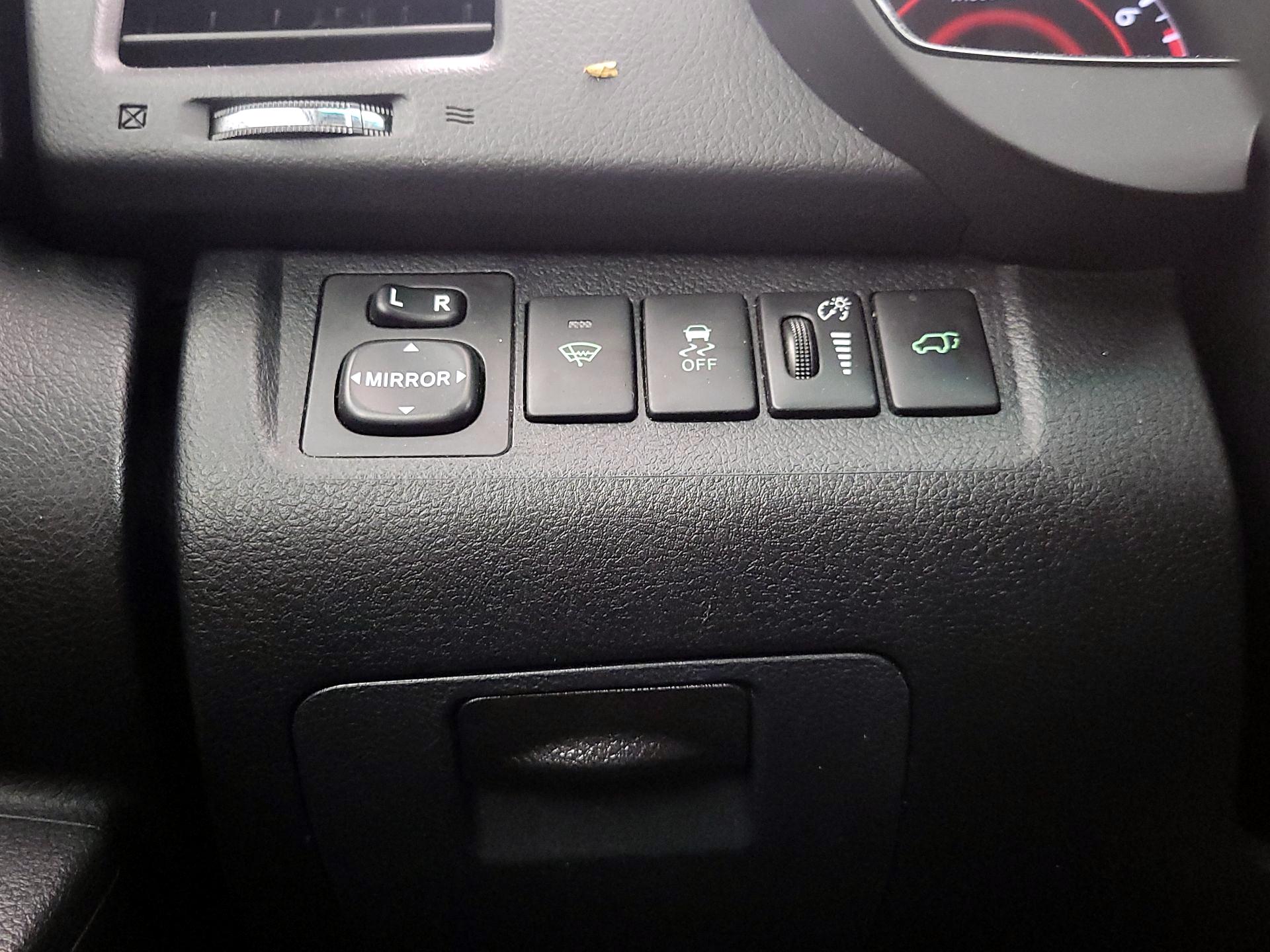 Thumbnail: 2013 Toyota Highlander - 13