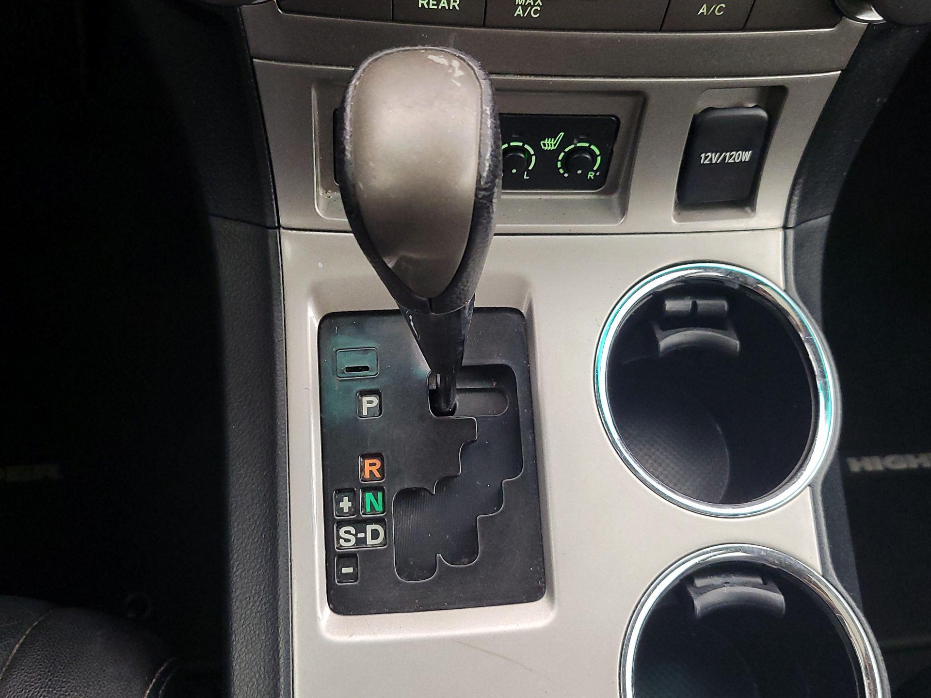 Thumbnail: 2013 Toyota Highlander - 17