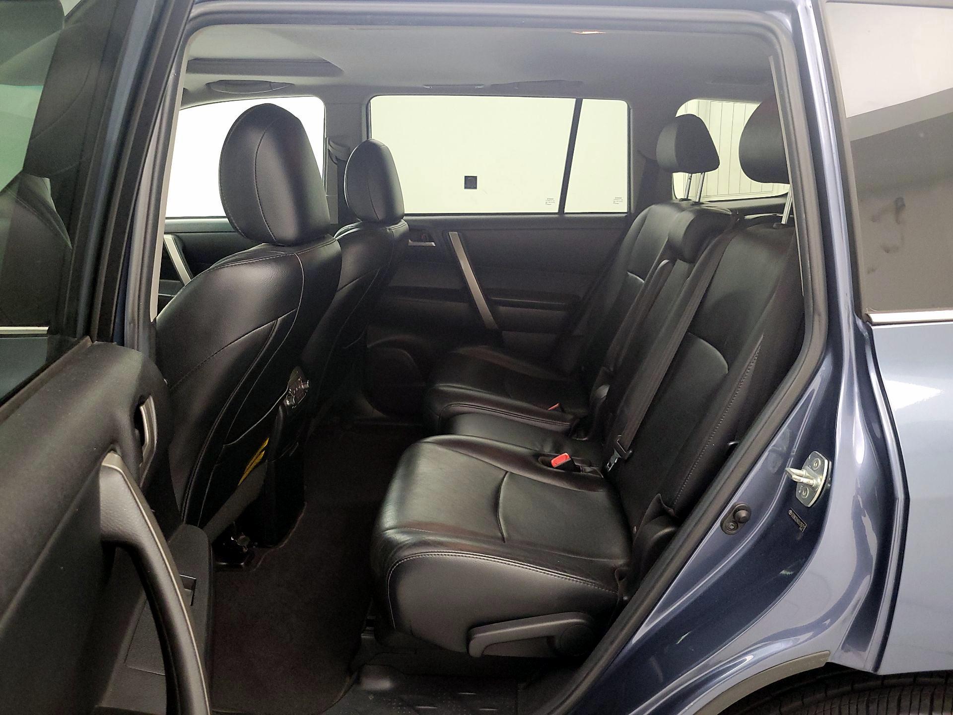 Thumbnail: 2013 Toyota Highlander - 20