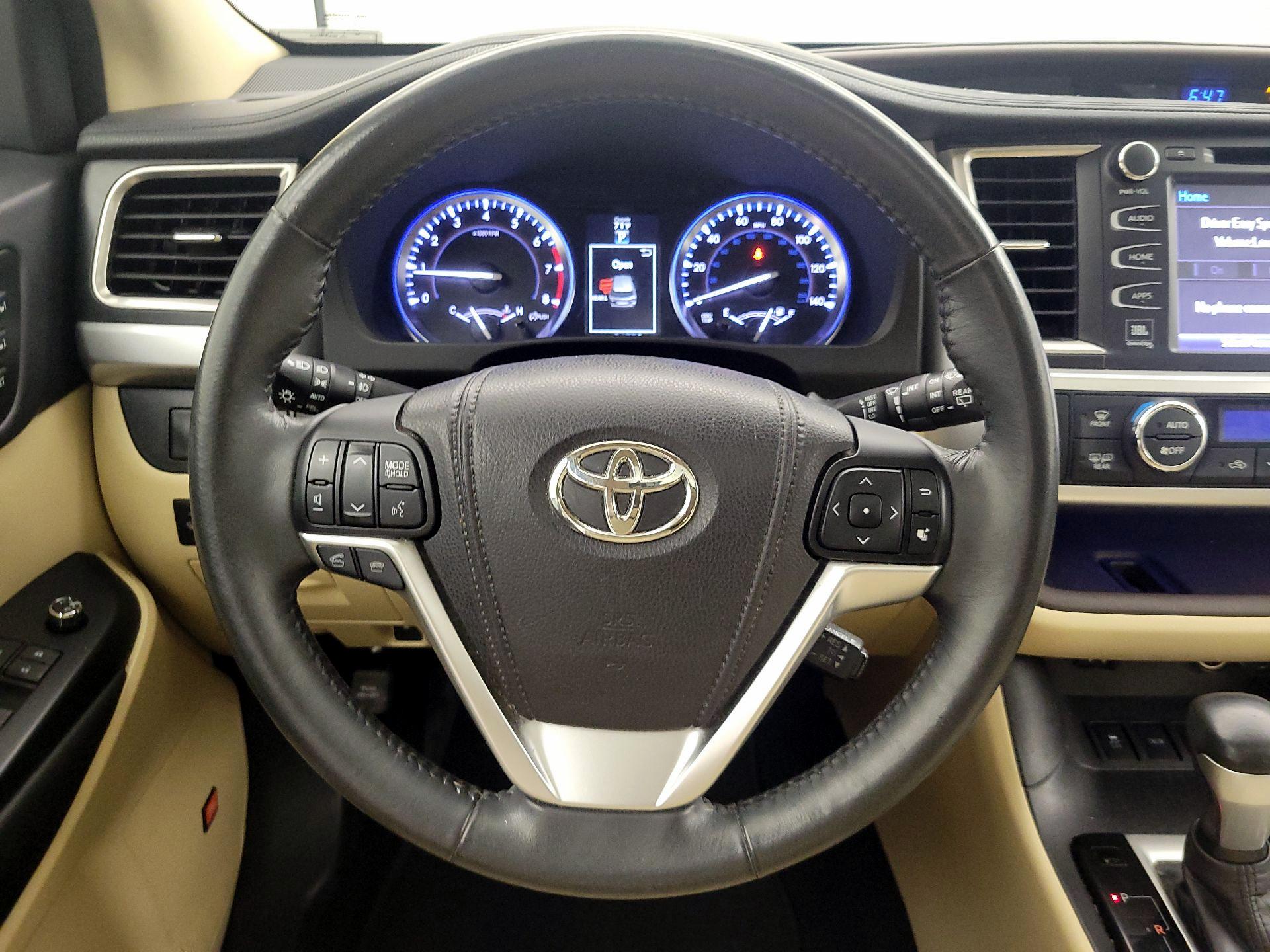 Thumbnail: 2015 Toyota Highlander - 10