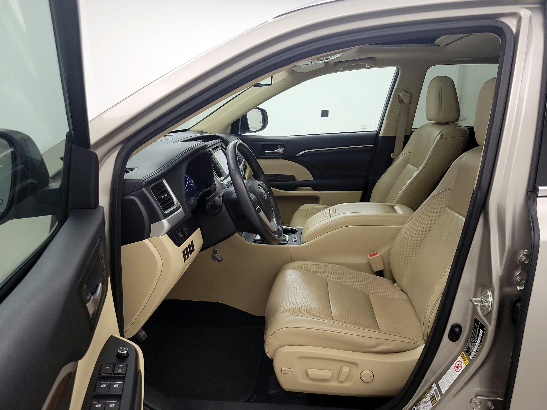 Thumbnail: 2015 Toyota Highlander - 11