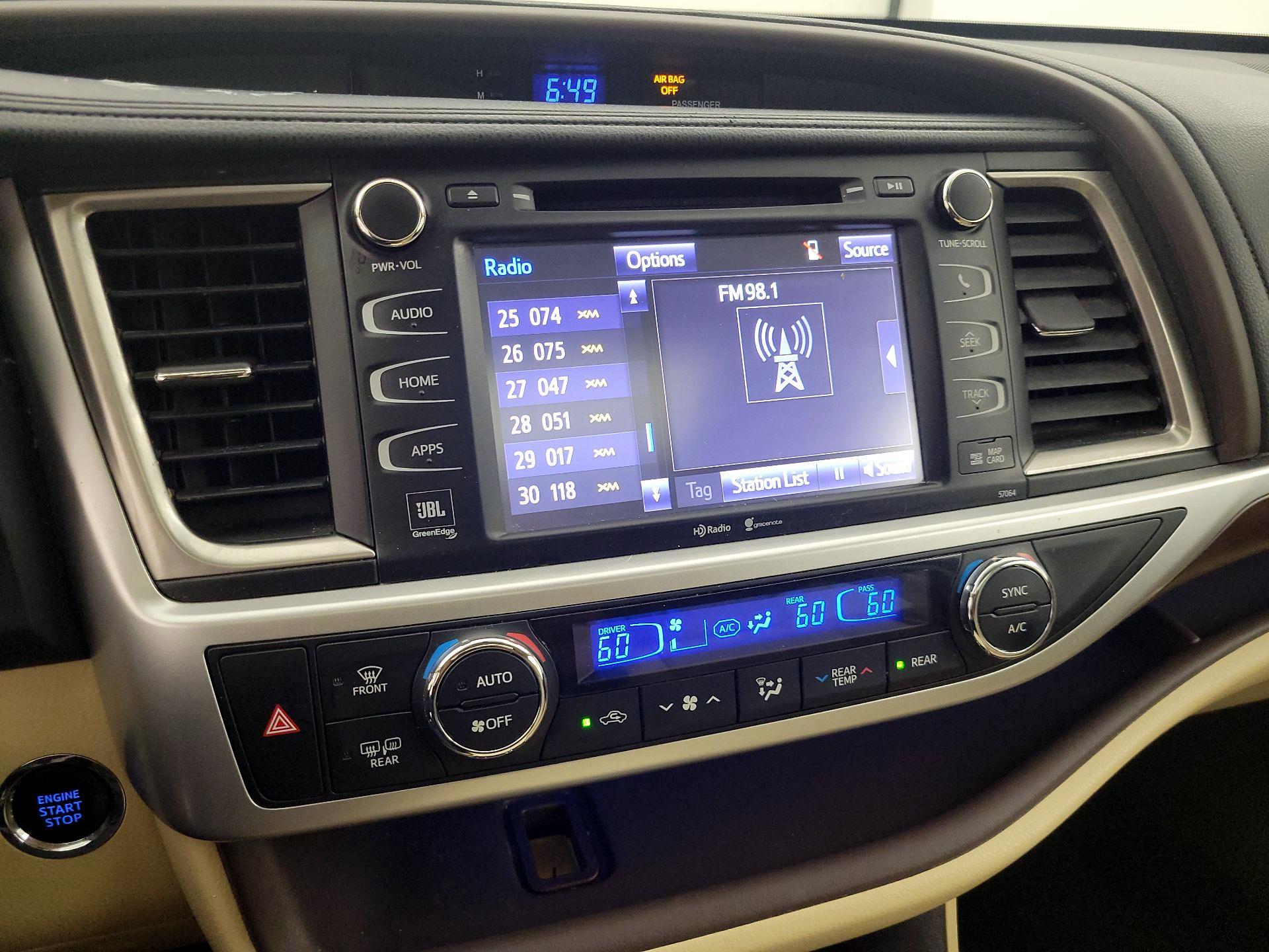 Thumbnail: 2015 Toyota Highlander - 15